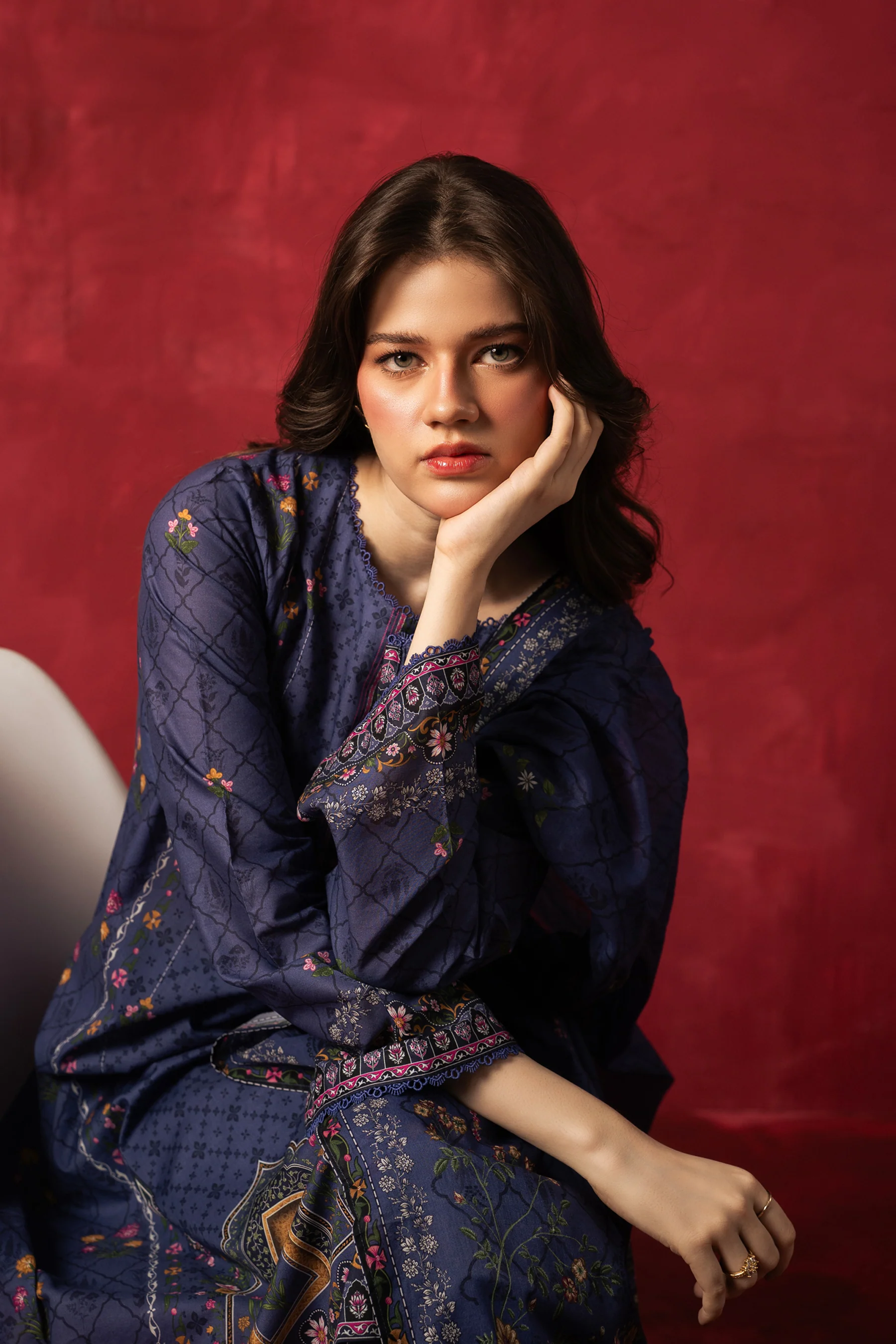 PRINTED LAWN UNSTITCHED 3 PIECE SUIT - Image 4