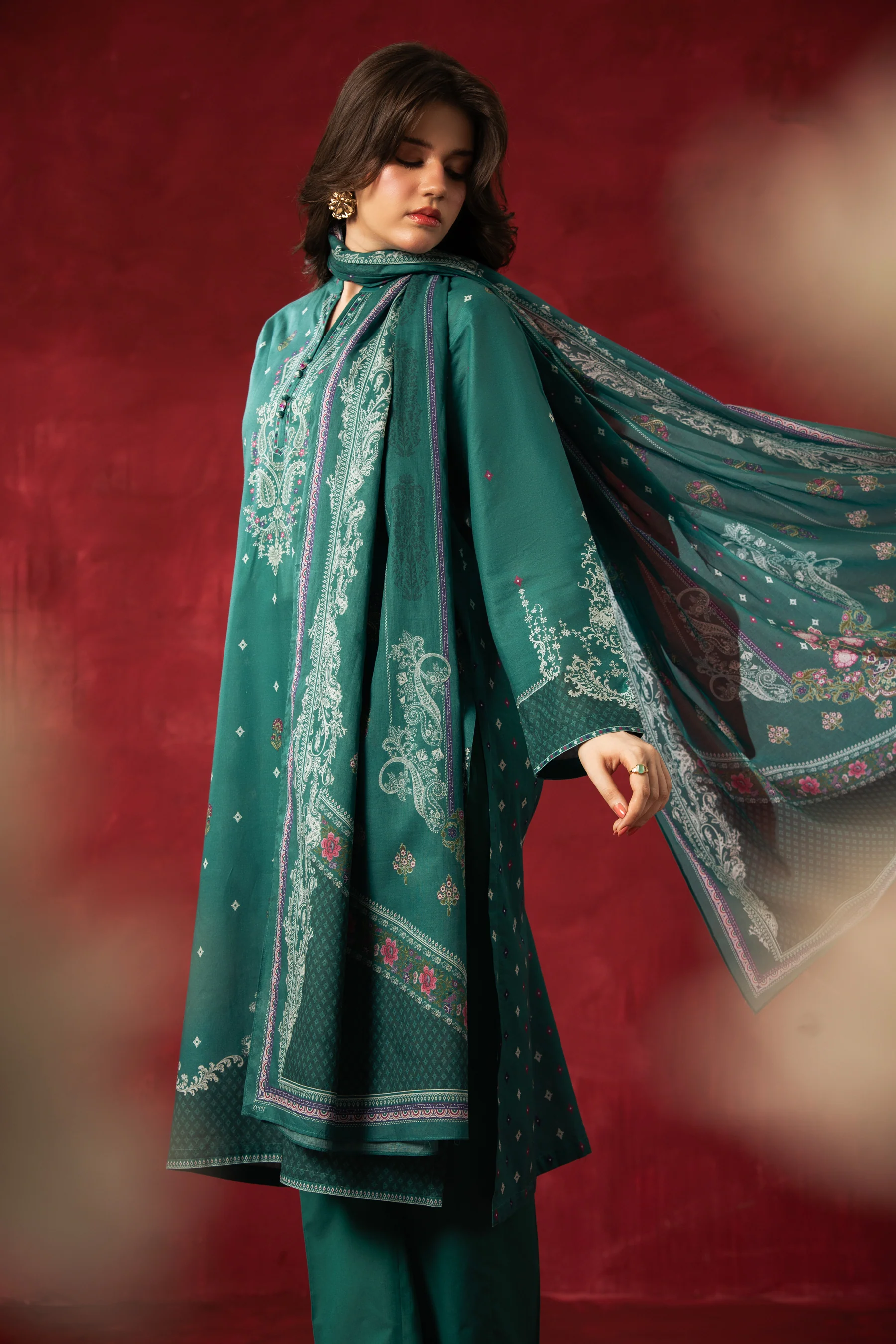 PRINTED LAWN UNSTITCHED 3 PIECE SUIT - Image 4
