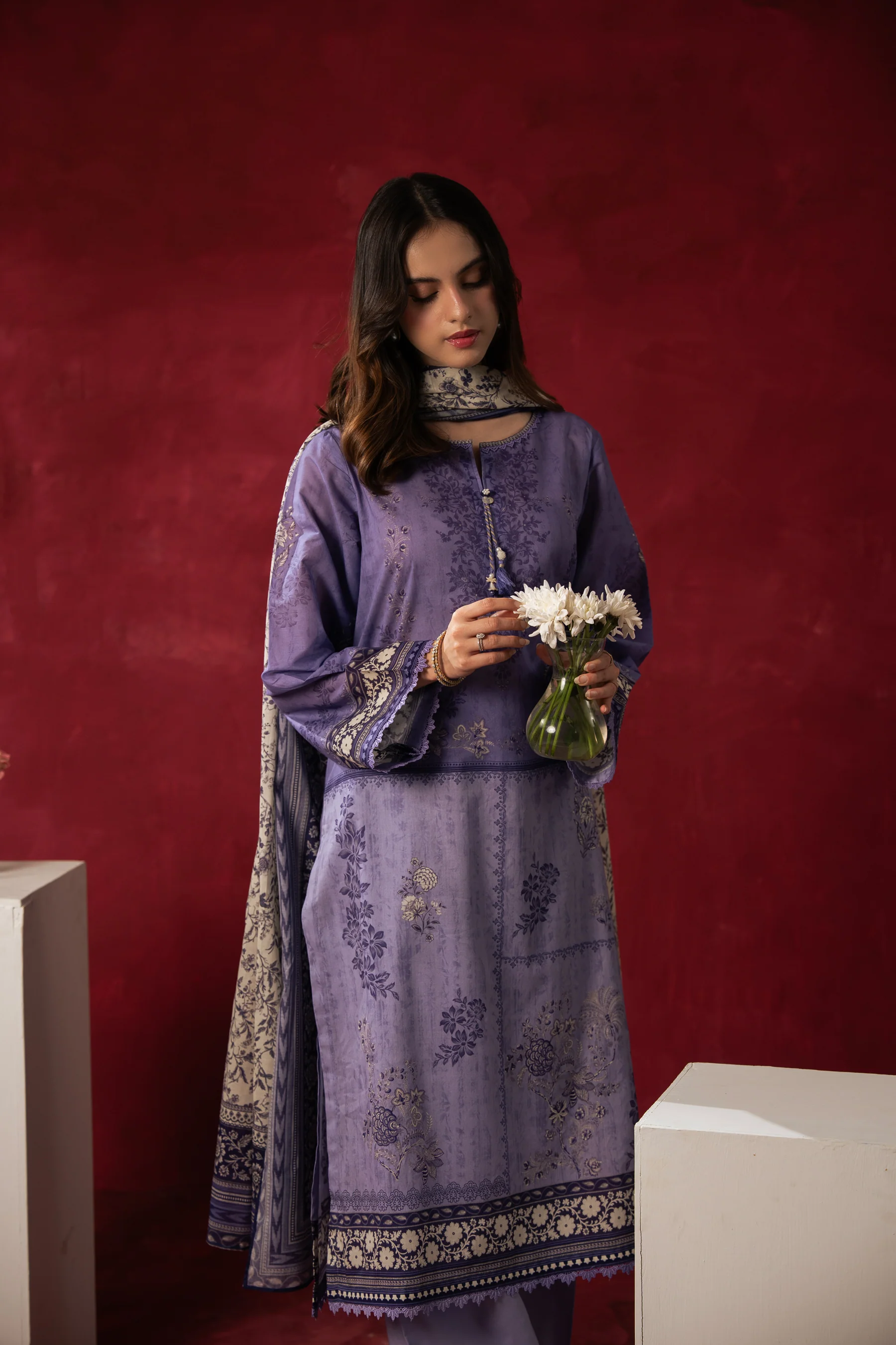PRINTED LAWN UNSTITCHED 3 PIECE SUIT - Image 4