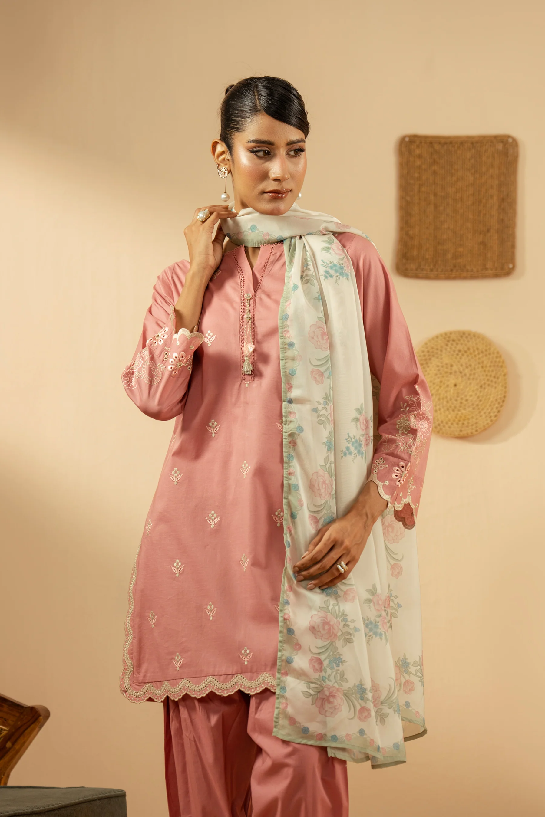 PRINTED SLUB LAWN STITCHED 3 PIECE SUIT - Image 2