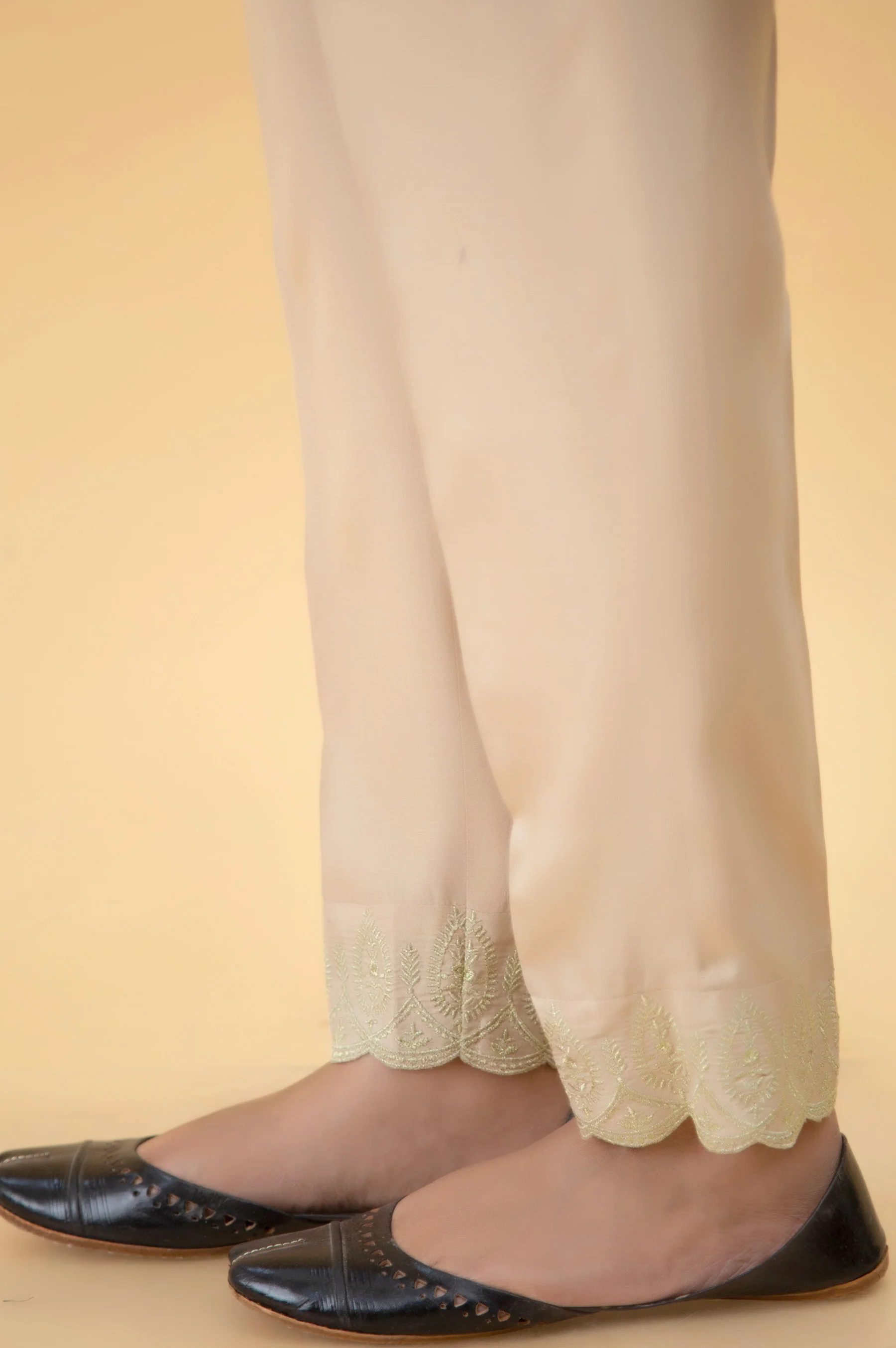Emberoidered Rawsilk Cigarette Pants - Golden