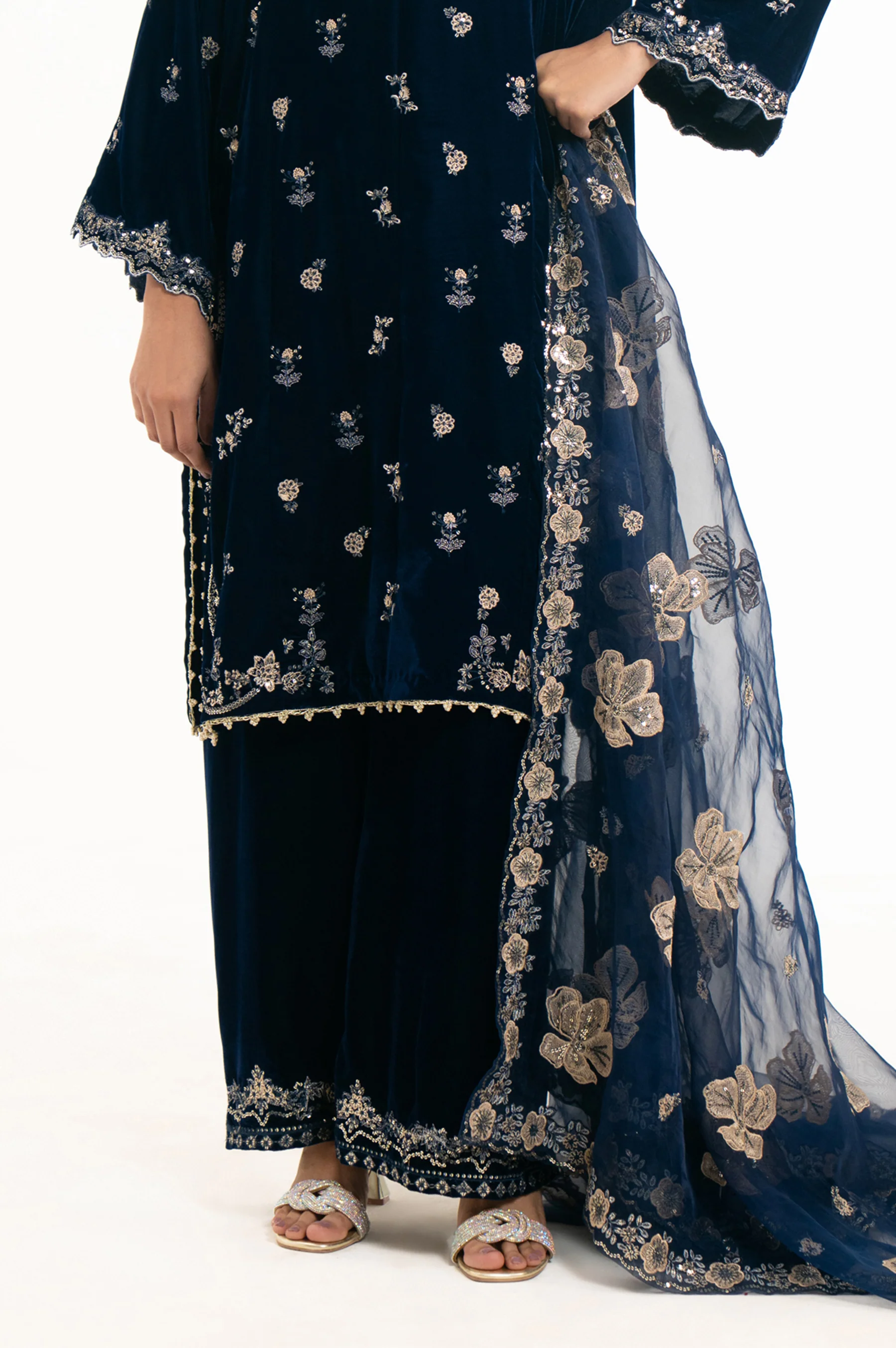 STITCHED EMBROIDERED VELVET SUIT