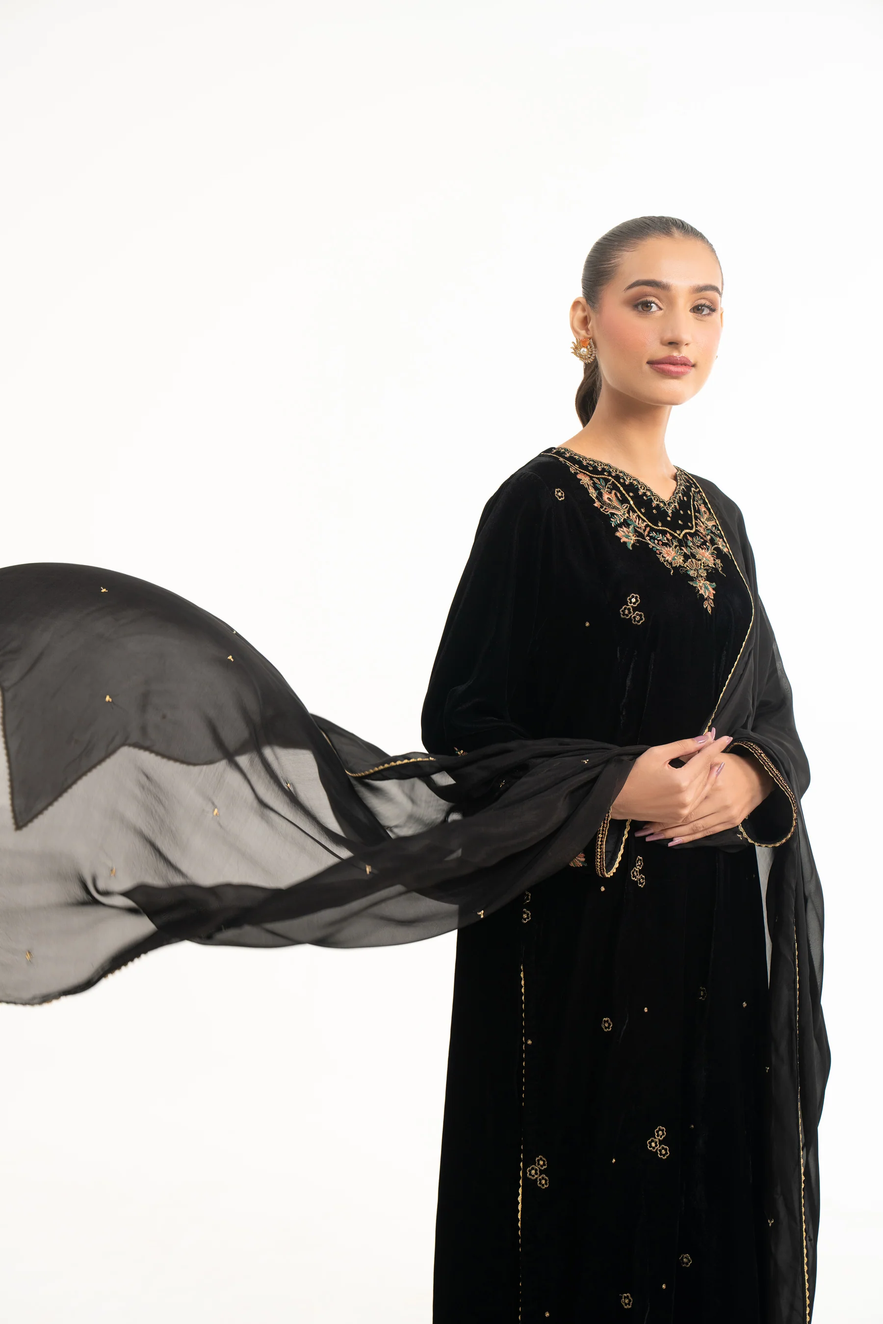 EMBROIDERED VELVET STITCHED DUPATTA (FACTORY E-OUTLET) - Image 3