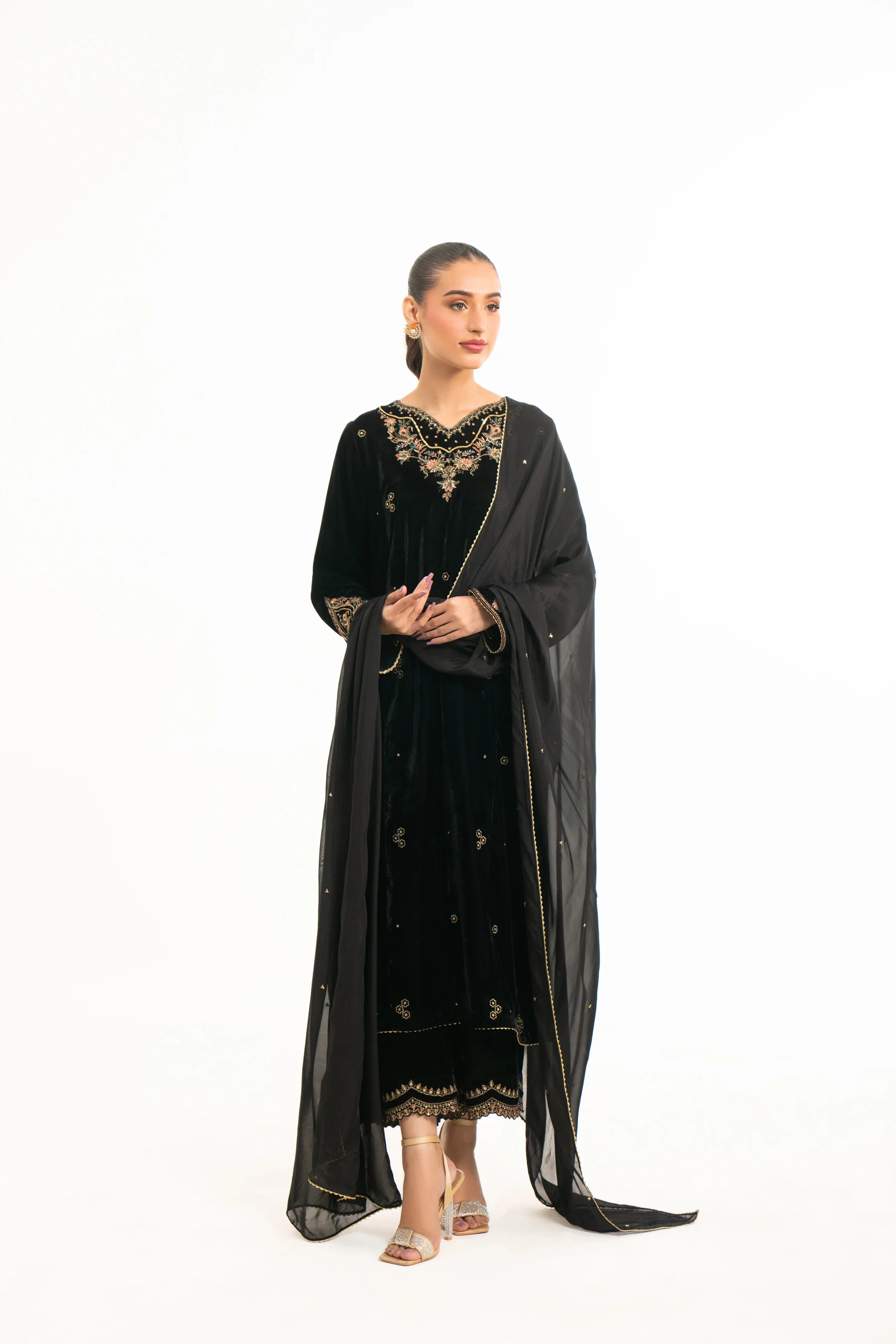 EMBROIDERED VELVET STITCHED DUPATTA (FACTORY E-OUTLET) - Image 4