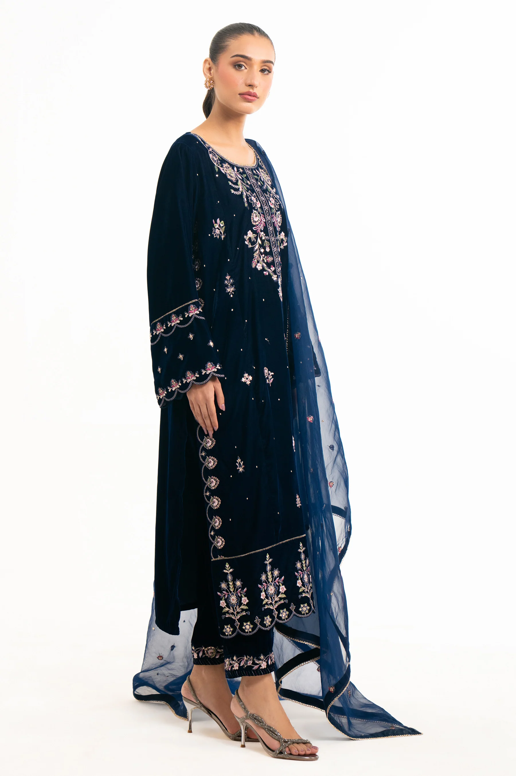 EMBROIDERED VELVET SUIT - Image 4