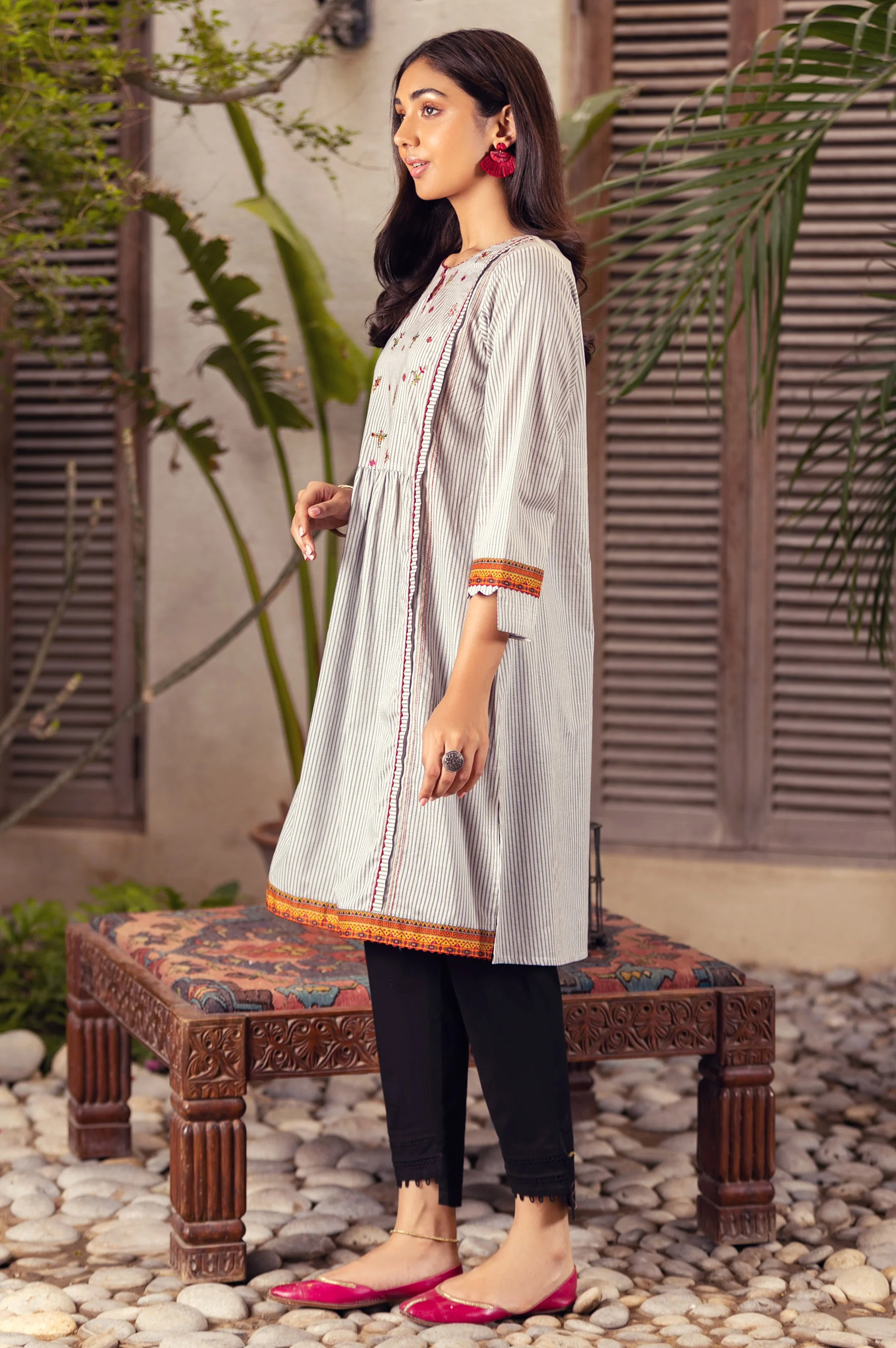 Stitched 1 Piece Embroidered Lawn Shirt - Image 4