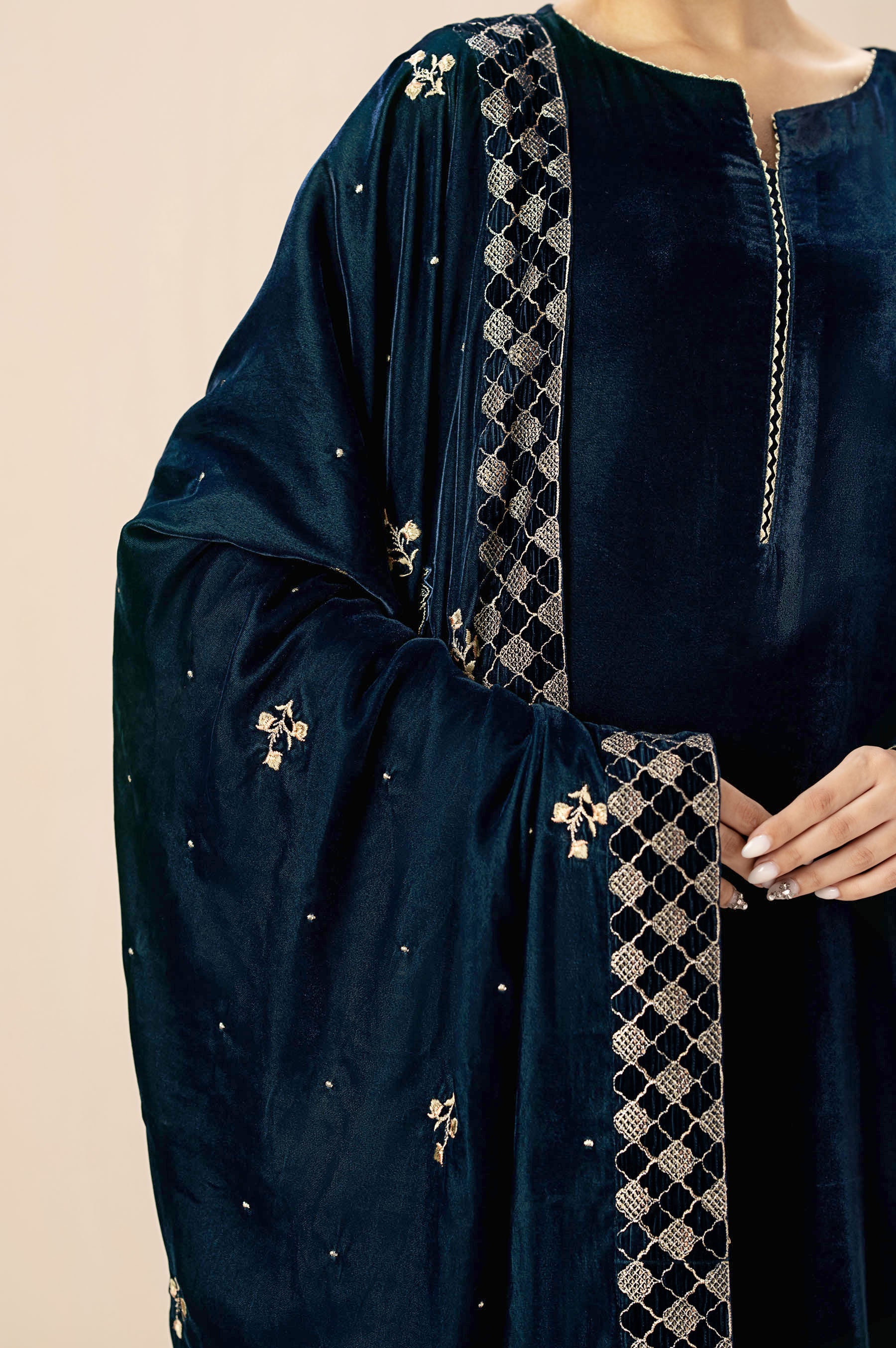 Embroidered Velvet Shawl - Teal - Image 4