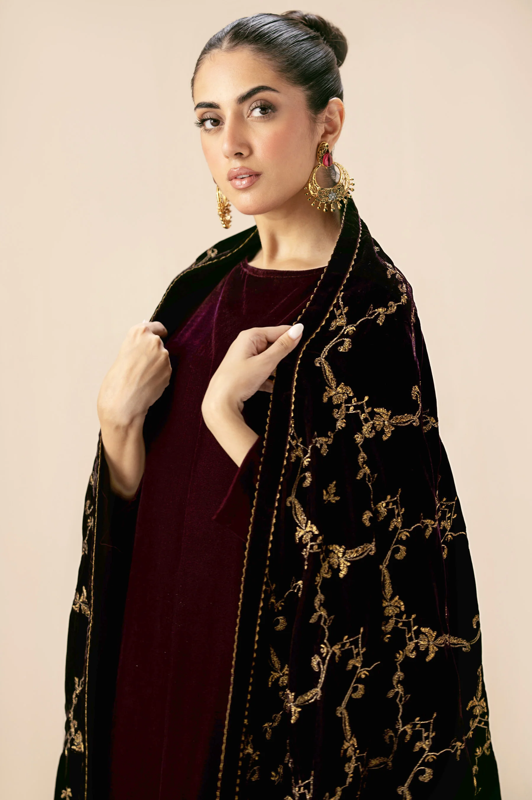 EMBROIDERED SHAWL - Image 6