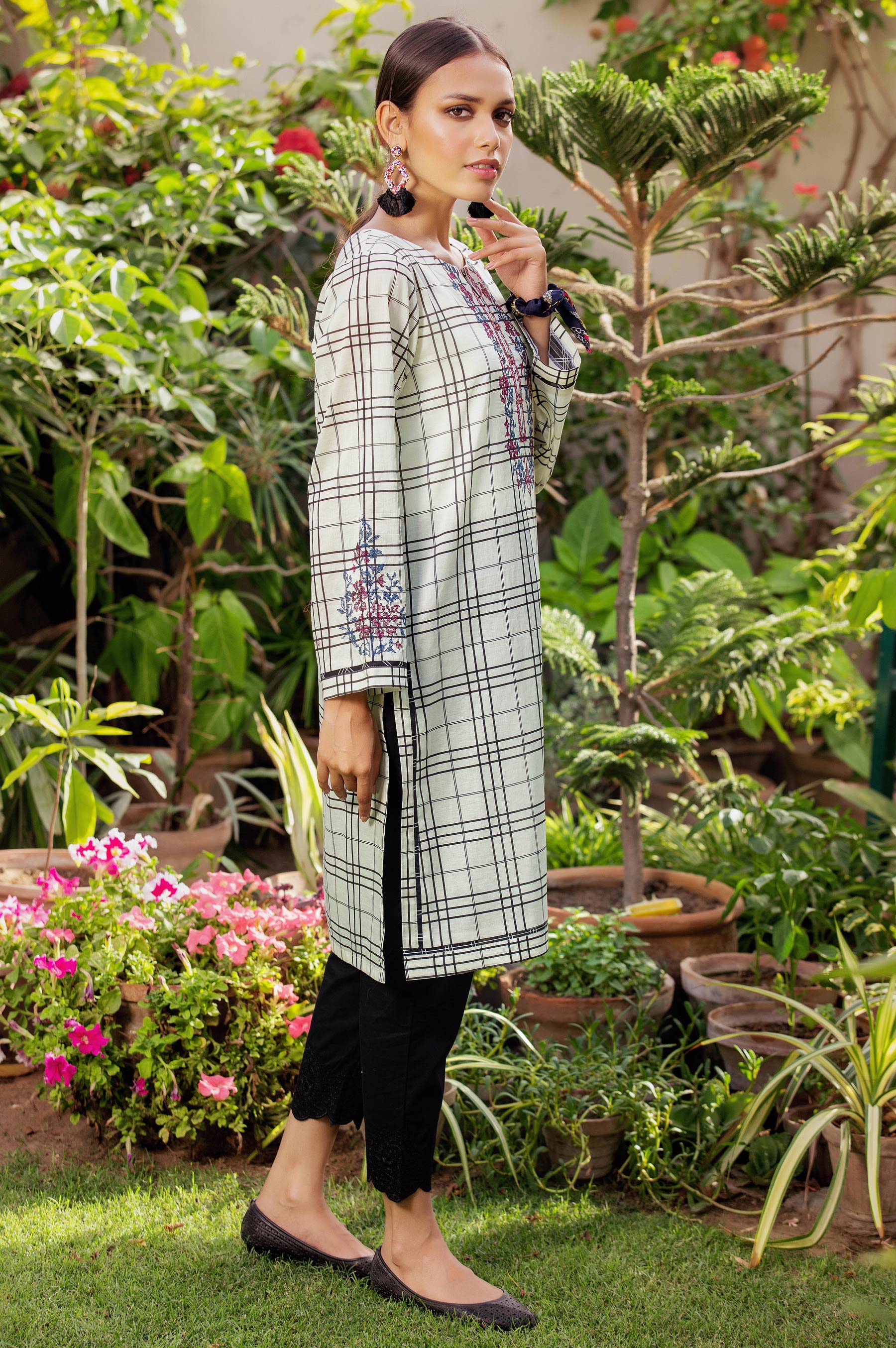 Stitched 1 Piece Embroidered Yarn Dyed Shirt - Image 4