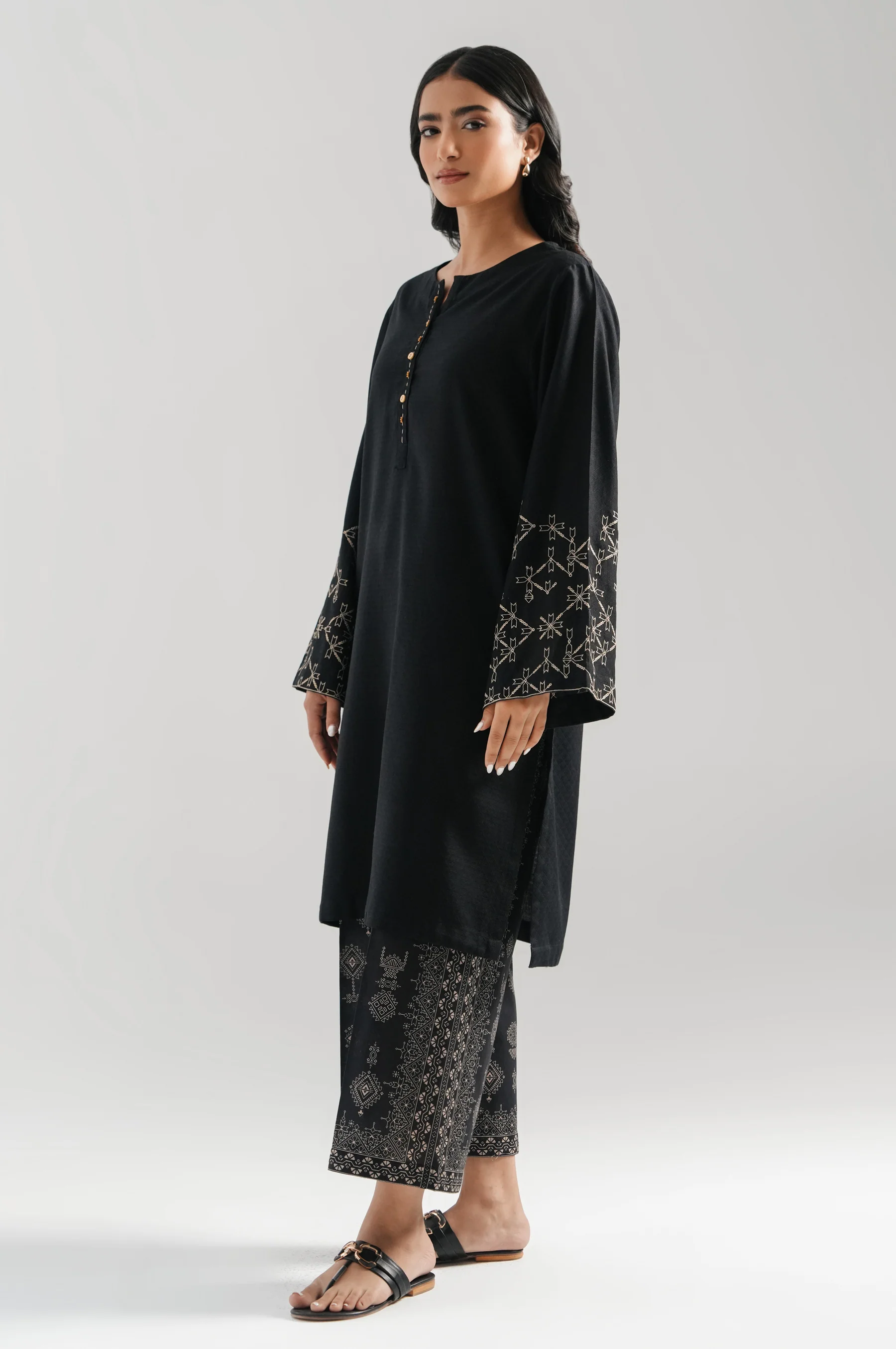 STITCHED EMBROIDERED DOBBY SHIRT BOTTOM - Image 4