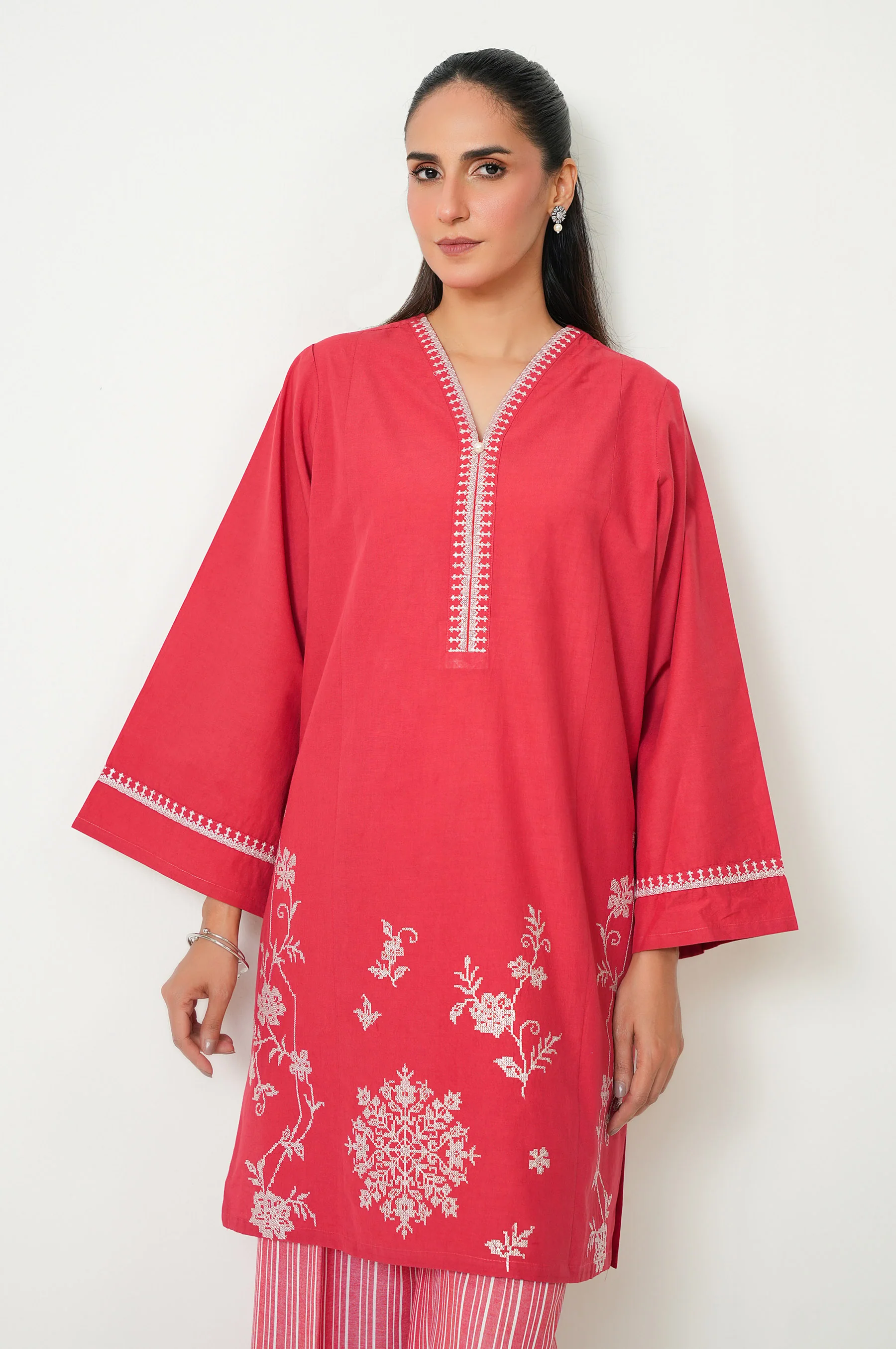 STITCHED EMBROIDERED CAMBRIC SHIRT BOTTOM - Image 2