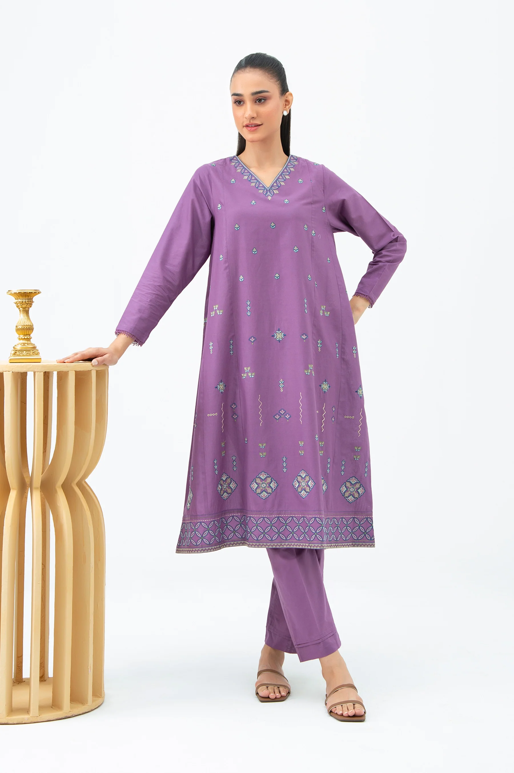 STITCHED EMBROIDERED CAMBRIC SHIRT BOTTOM