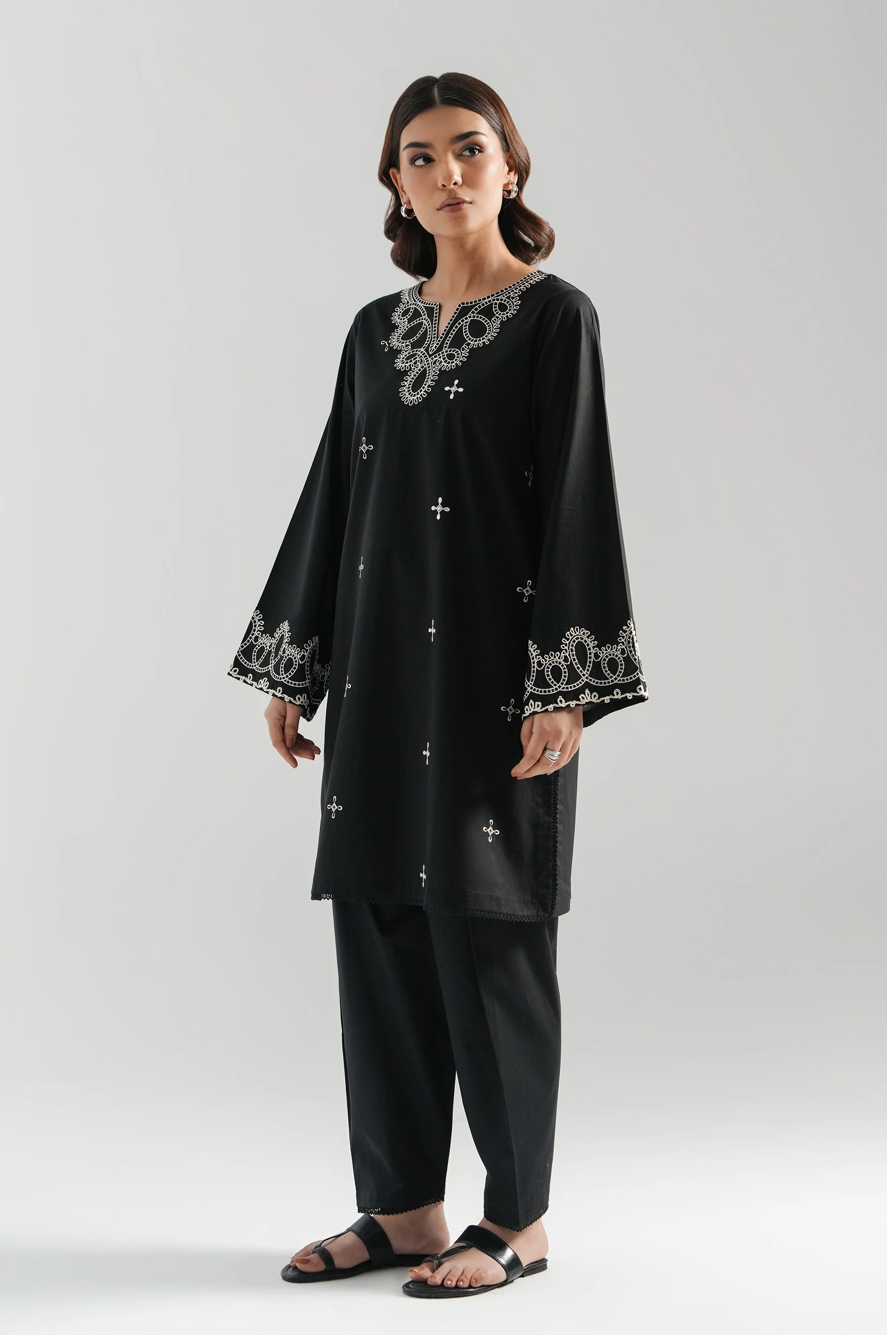 STITCHED EMBROIDERED CAMBRIC SHIRT BOTTOM - Image 2
