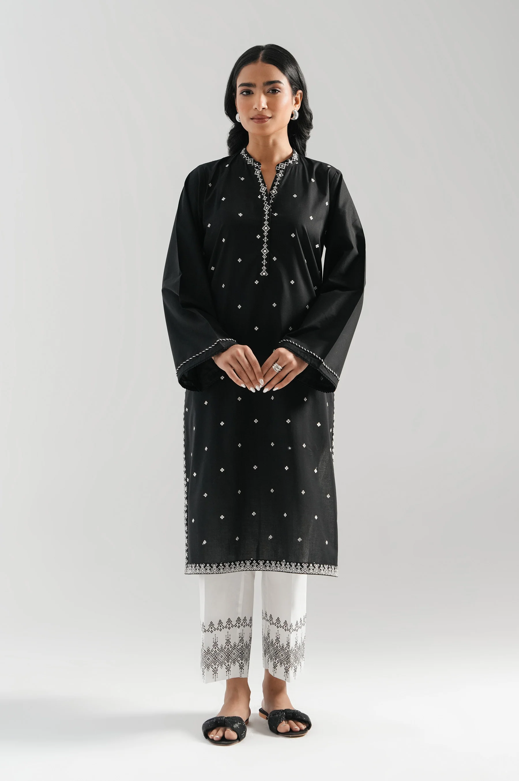 STITCHED EMBROIDERED CAMBRIC SHIRT BOTTOM