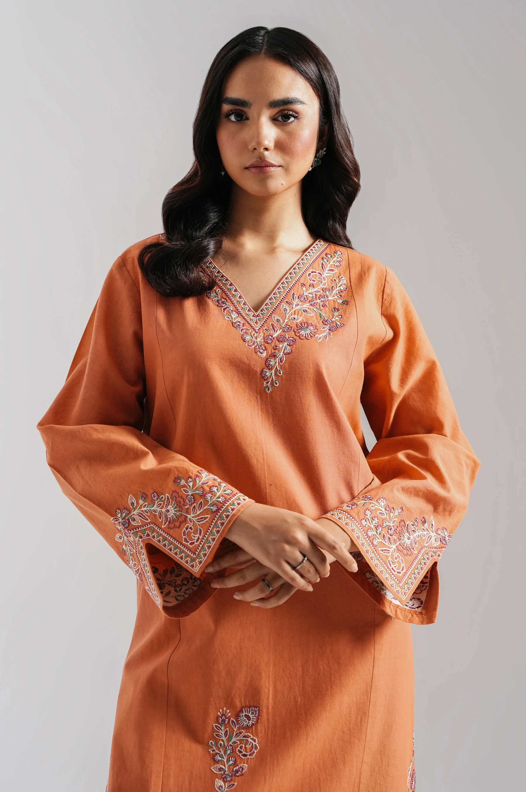STITCHED EMBROIDERED COTTON LINEN VISCOSE SHIRT BOTTOM - Image 3