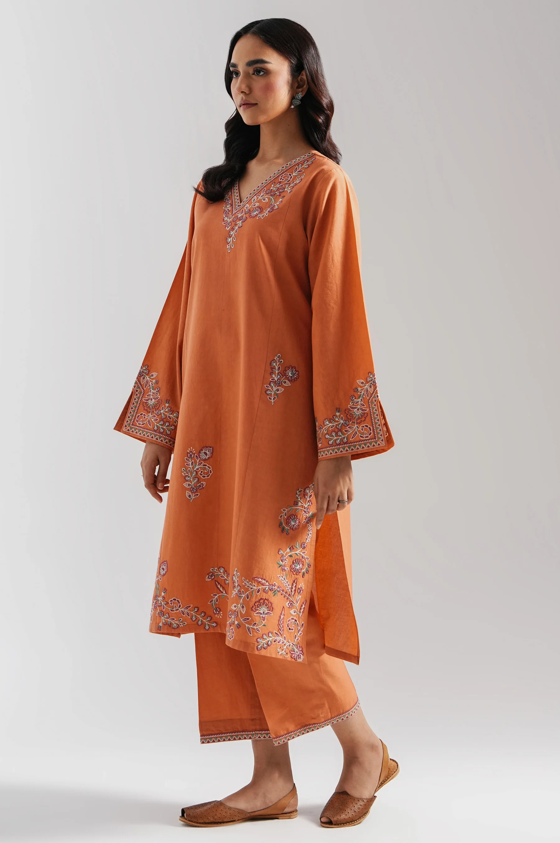 STITCHED EMBROIDERED COTTON LINEN VISCOSE SHIRT BOTTOM - Image 4