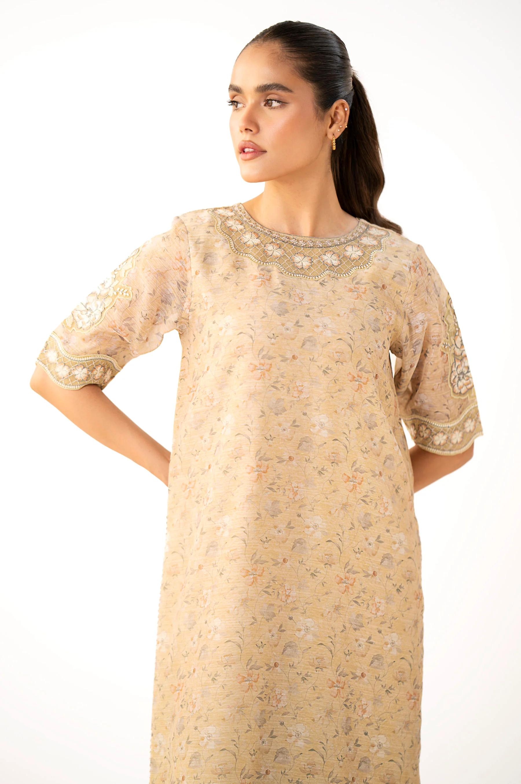 EMBROIDERED SUIT - Image 2