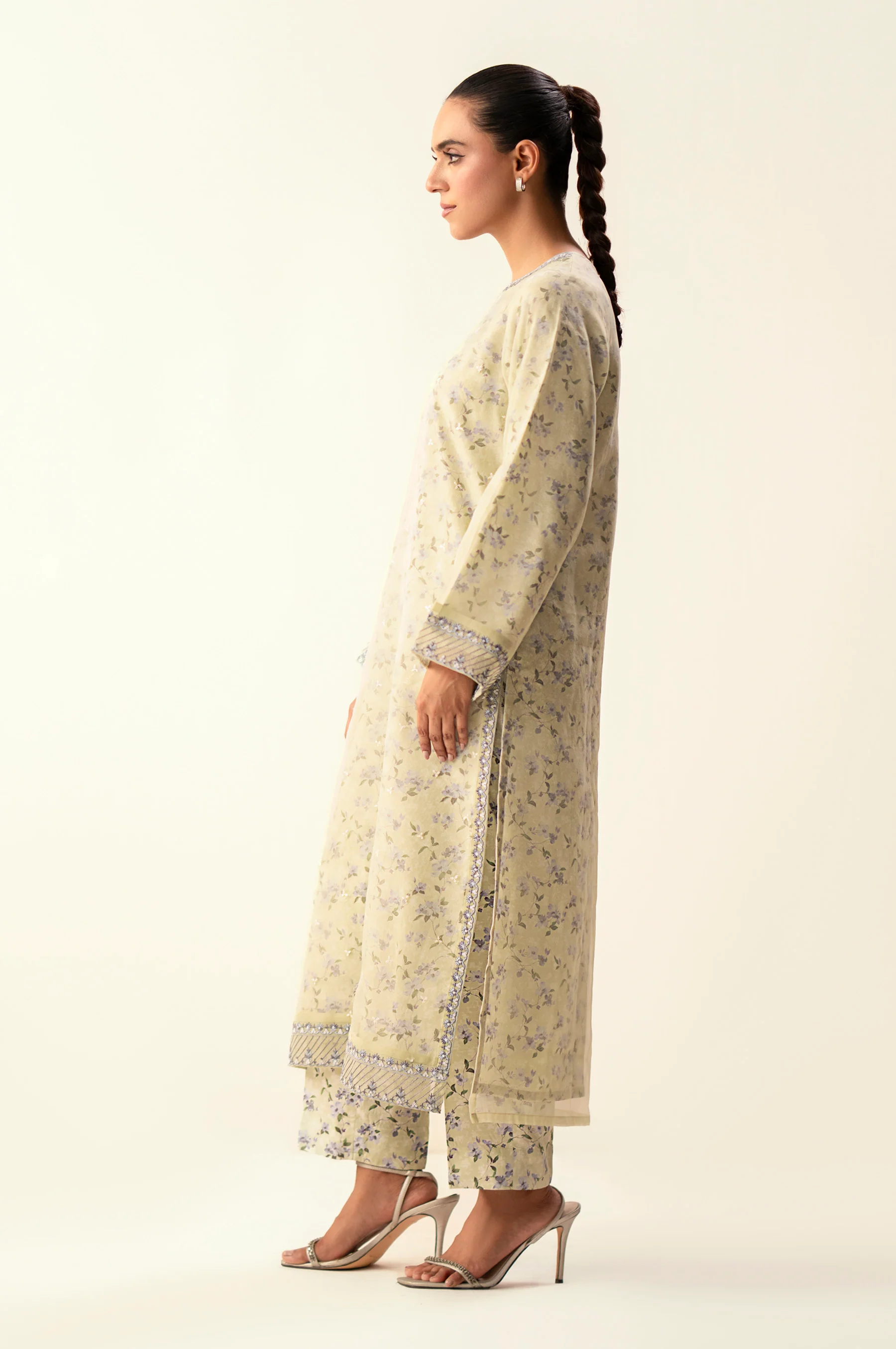 EMBROIDERED SUIT - Image 3