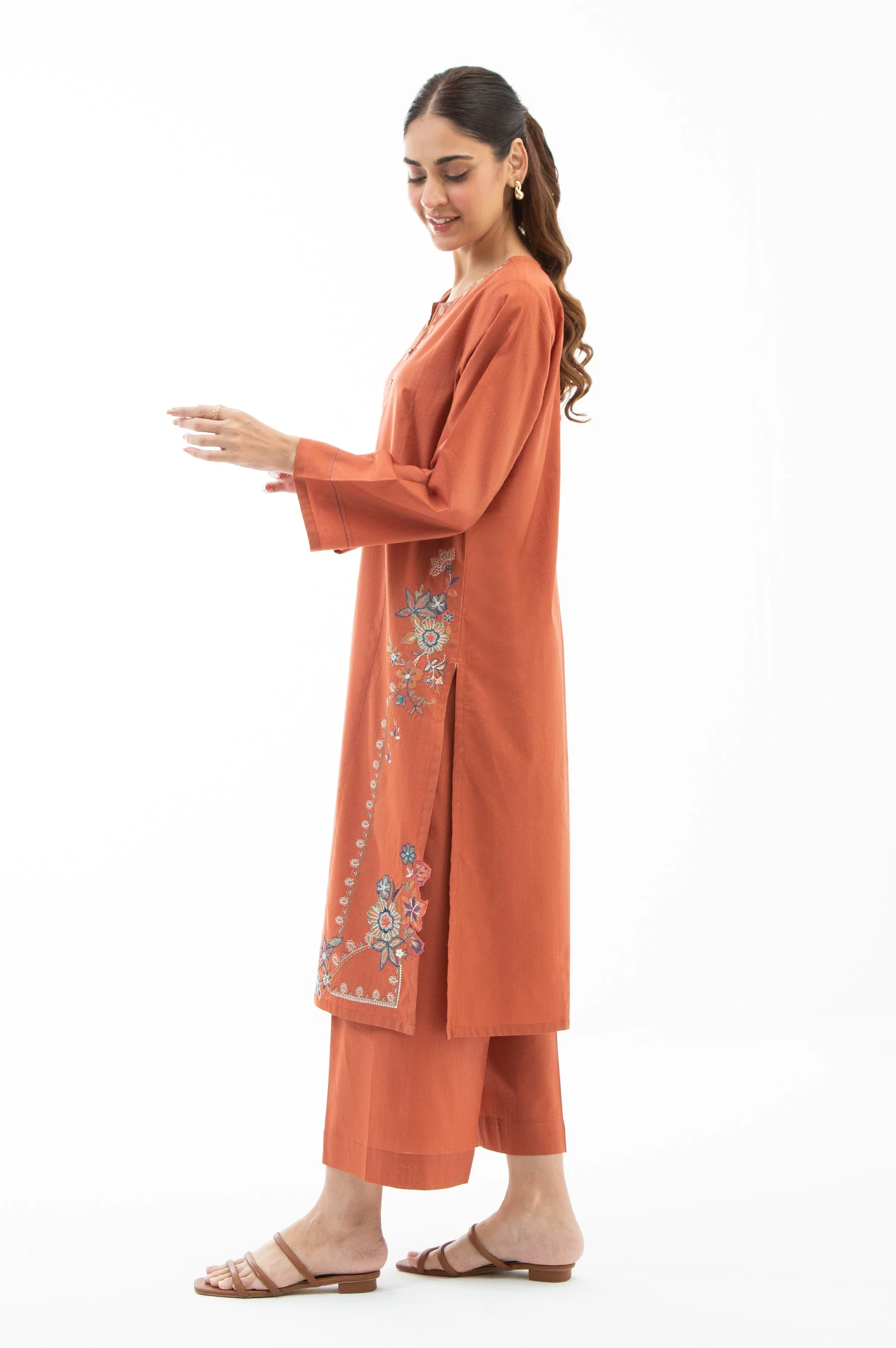 EMBROIDERED DOBBY STITCHED 2 PIECE SUIT (FACTORY E-OUTLET) - Image 4