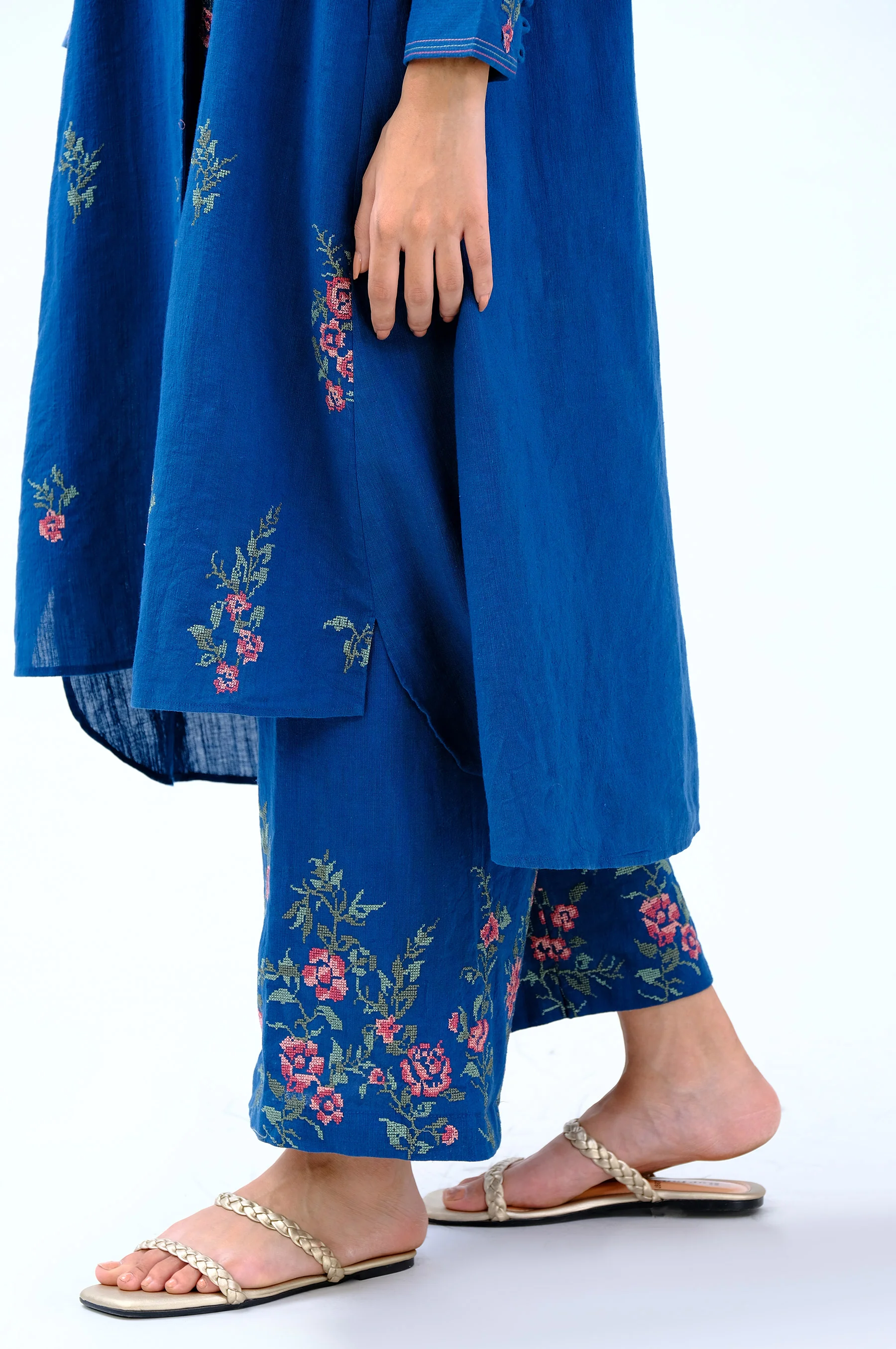 Stitched 2 Piece Embroidered Khaddar Suit - Image 5