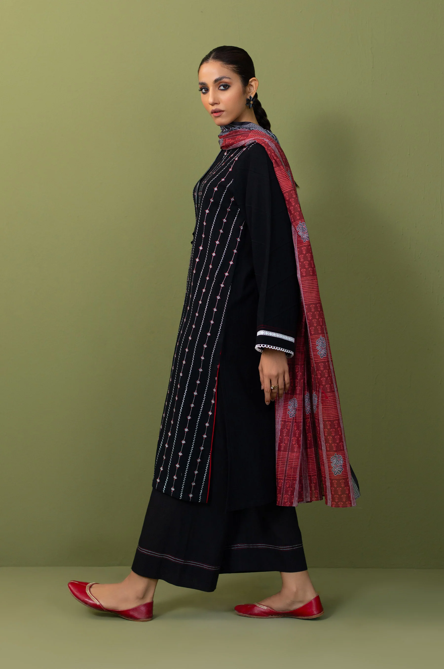 Stitched 2 Piece Dyed Embroidered Khaddar Suit - Image 4