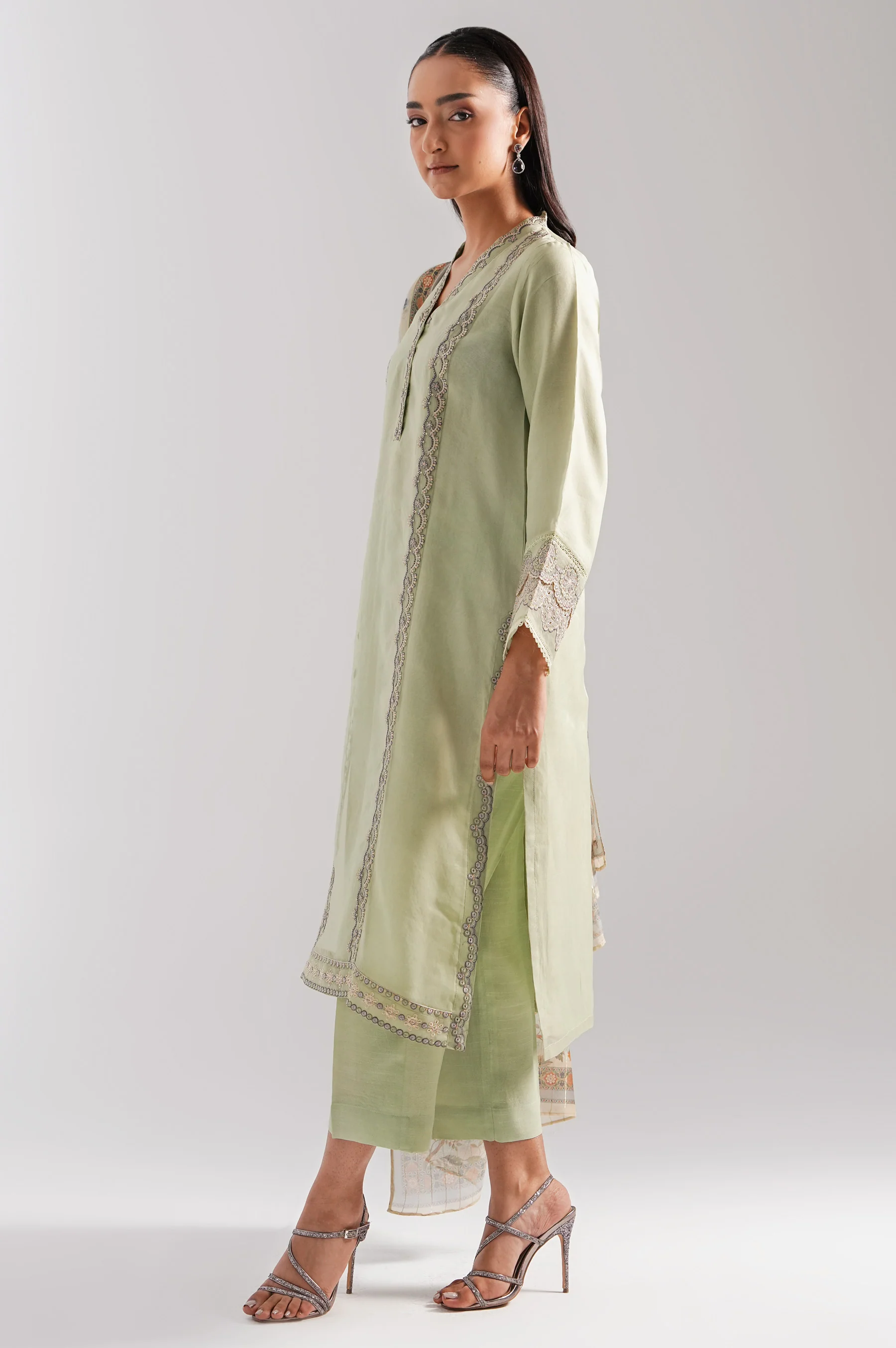 EMBROIDERED ORGANZA STITCHED SHIRT BOTTOM - Image 3