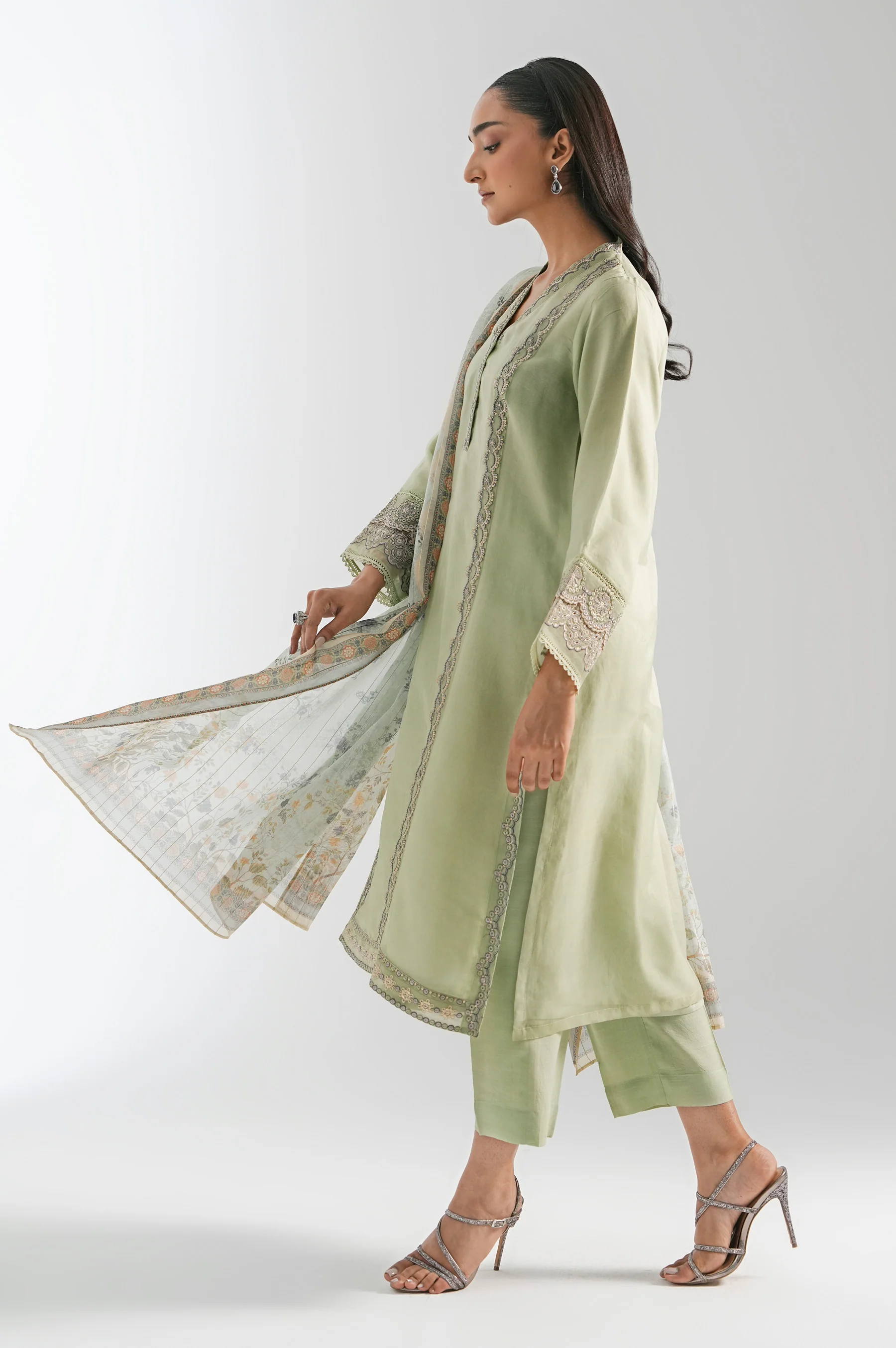 EMBROIDERED ORGANZA STITCHED SHIRT BOTTOM - Image 4