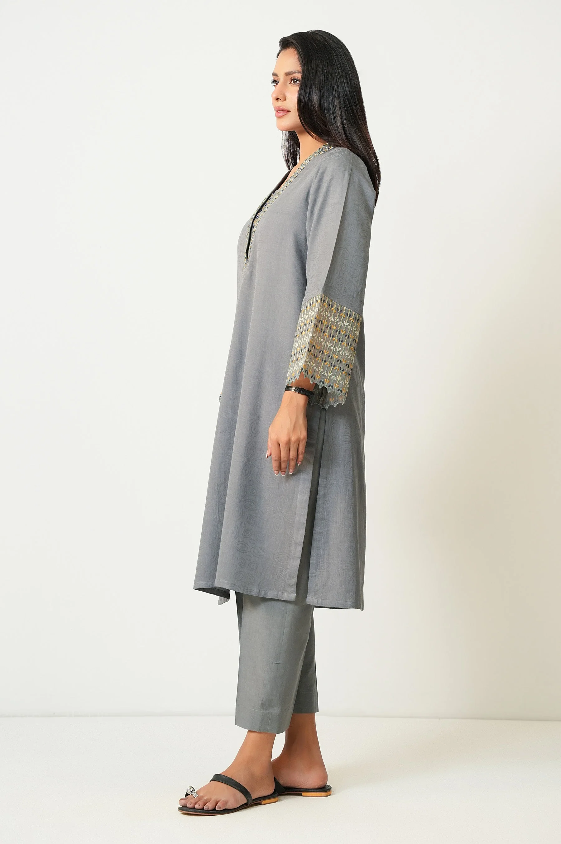 STITCHED EMBROIDERED SATIN JACQUARD SHIRT BOTTOM (FACTORY E-OUTLET) - Image 3