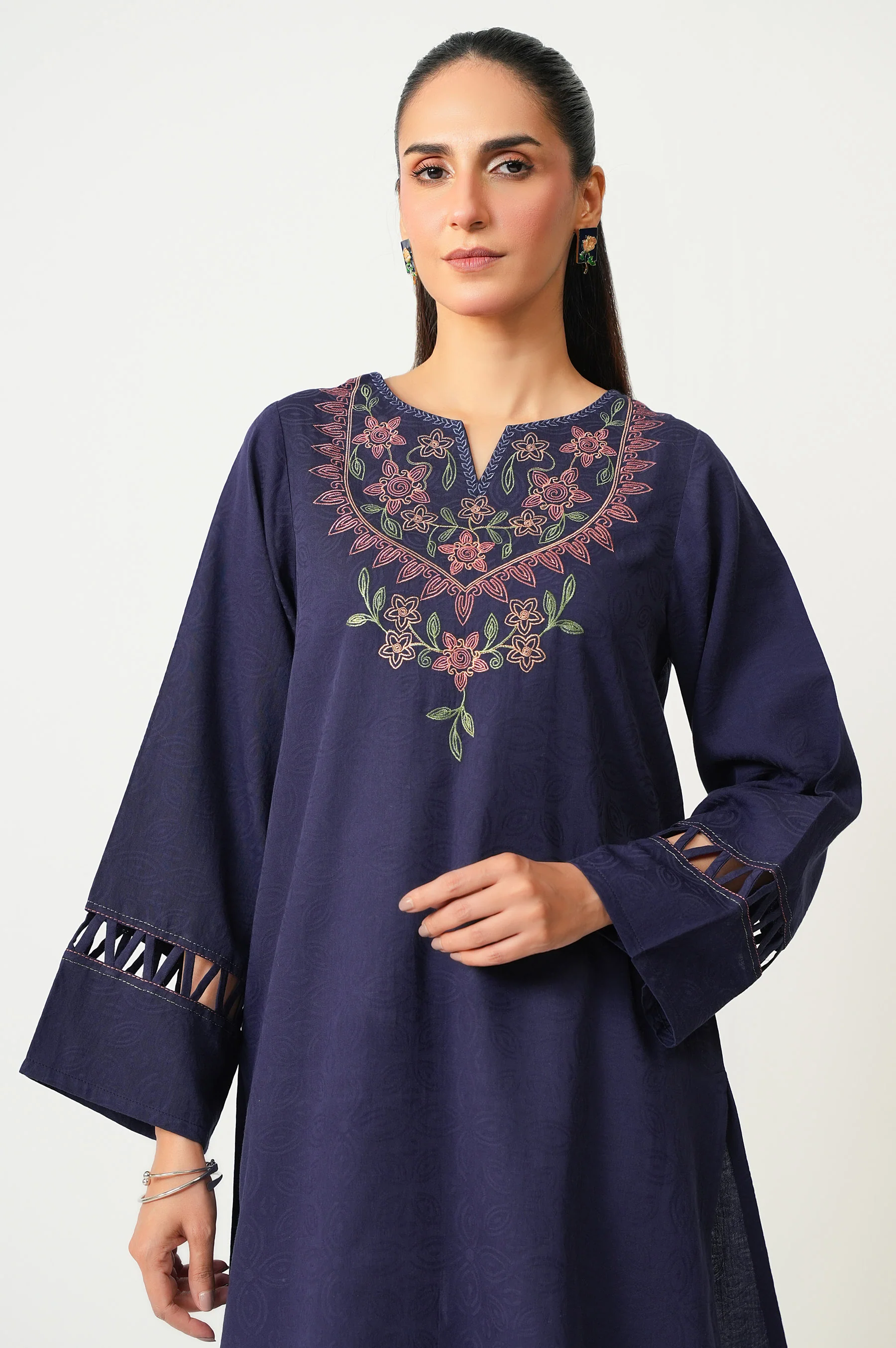 EMBROIDERED SUIT - Image 4
