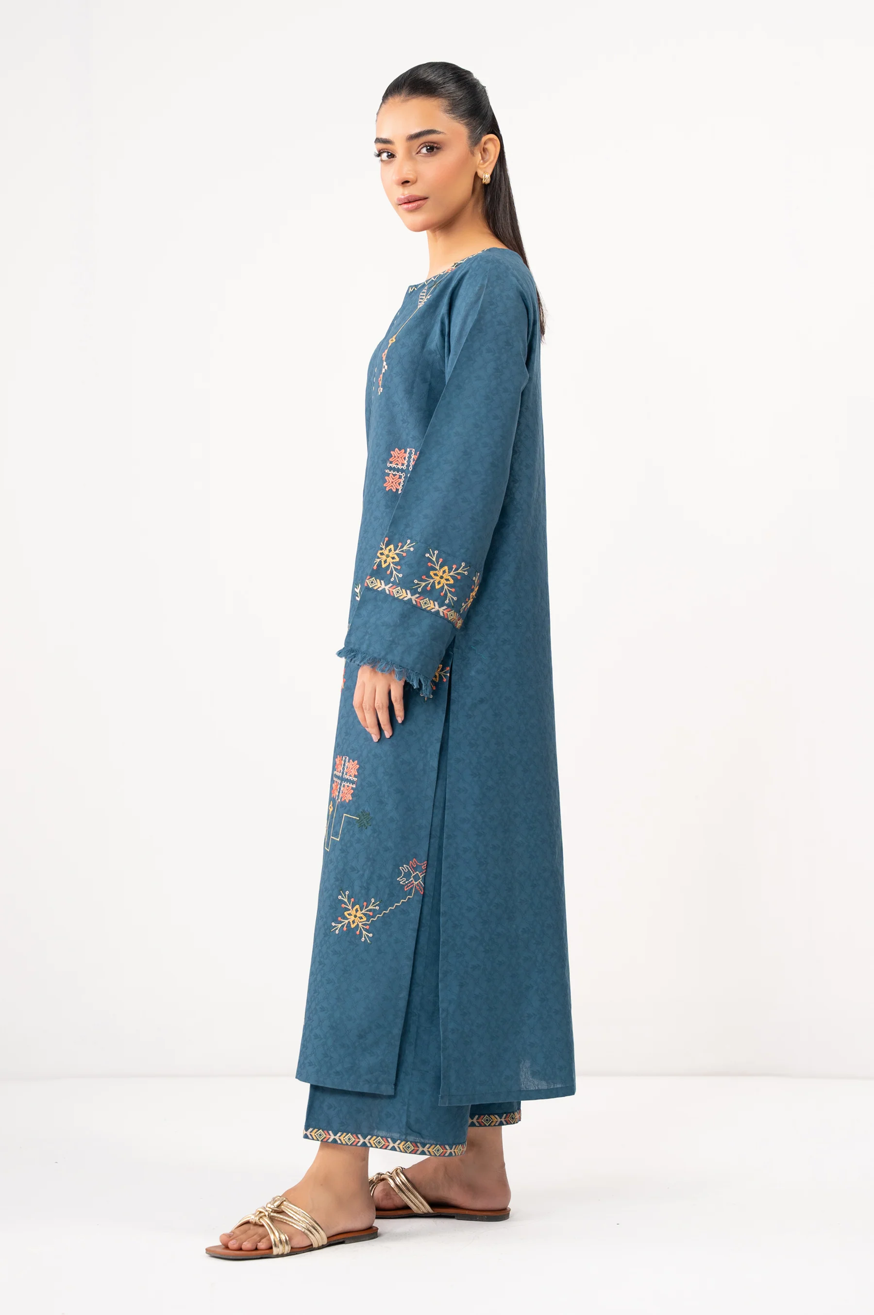 EMBROIDERED SUIT - Image 4
