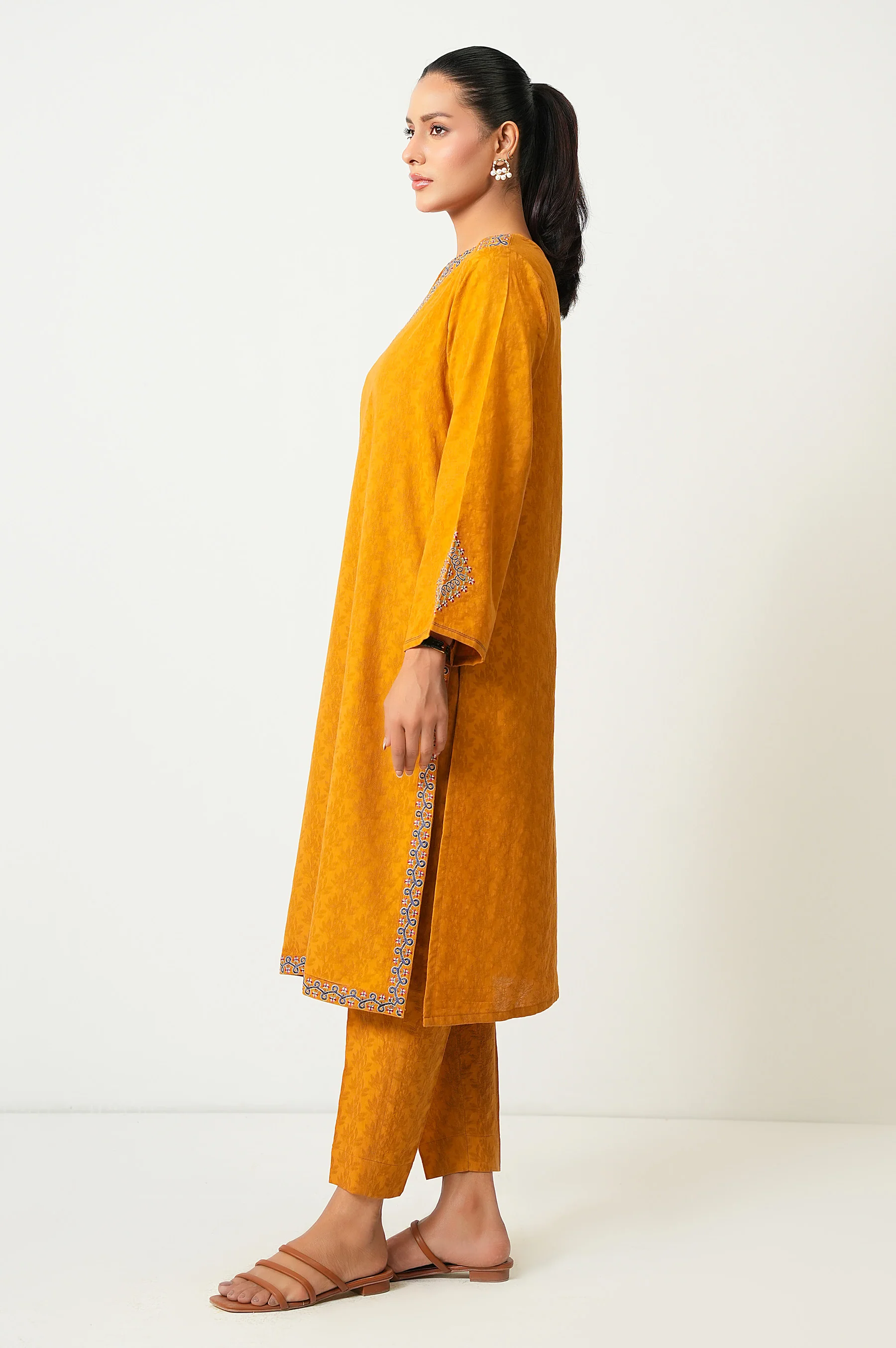 EMBROIDERED SUIT - Image 3