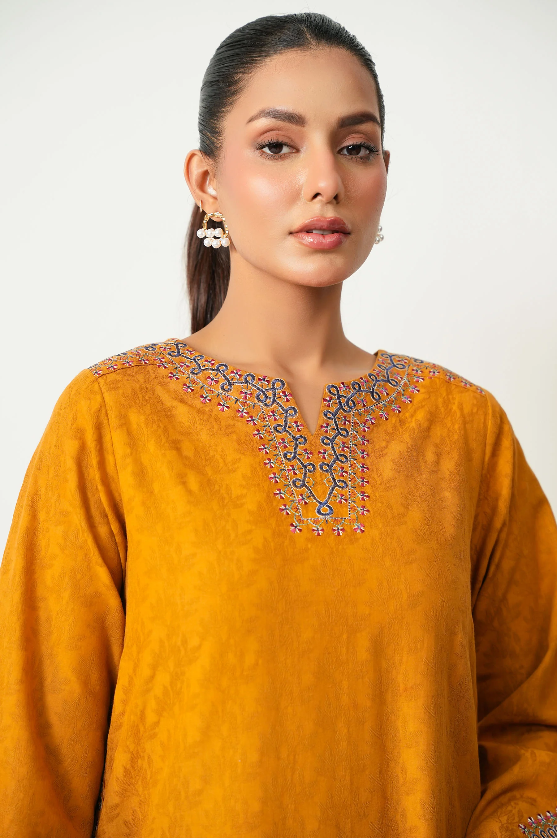 EMBROIDERED SUIT - Image 5