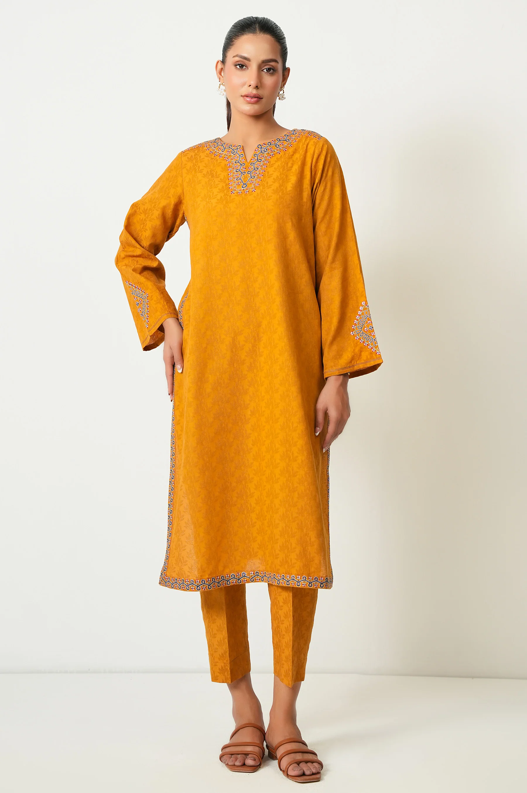 EMBROIDERED SUIT - Image 6