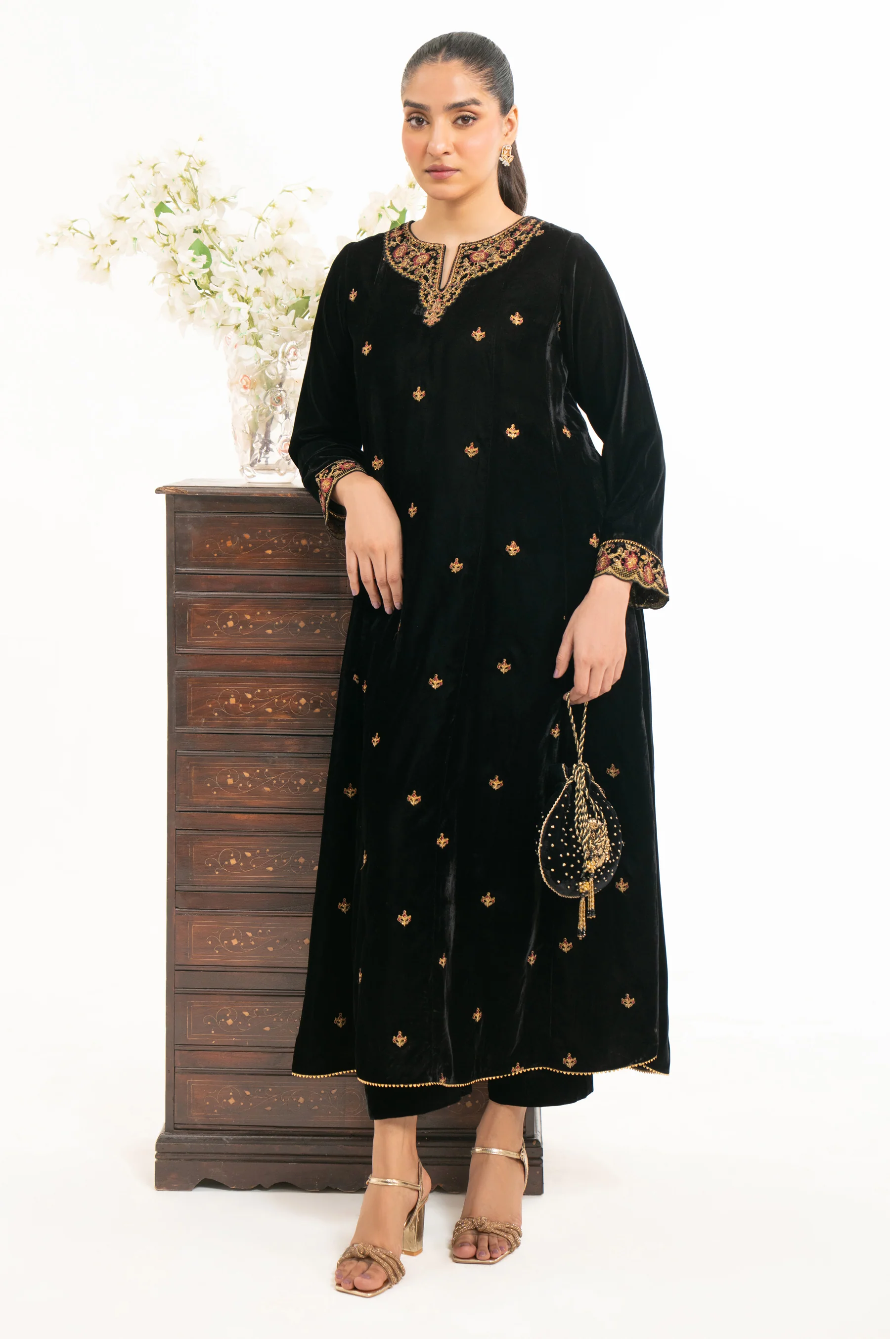 EMBROIDERED VELVET SHIRT & BOTTOM - Image 4
