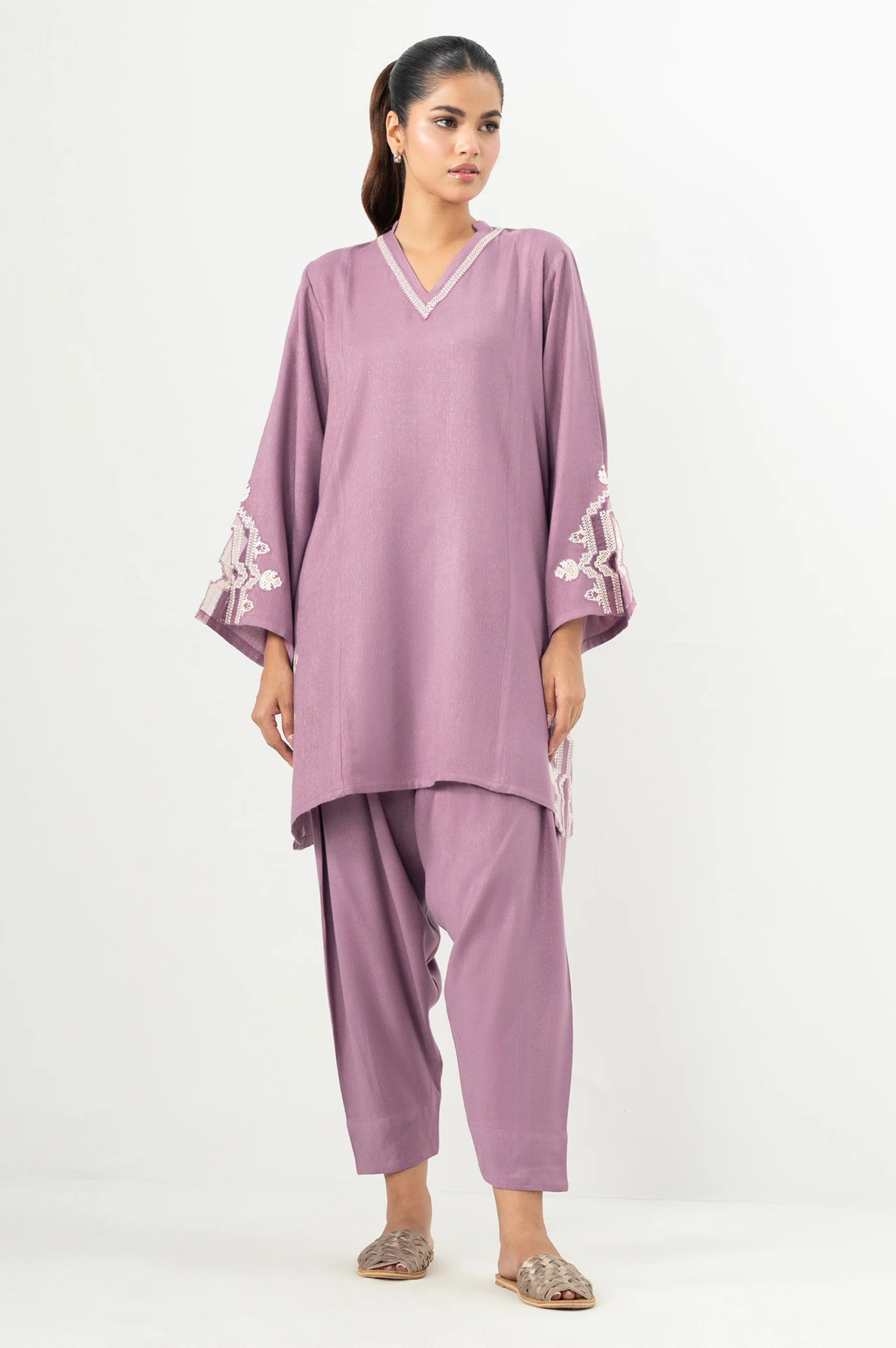 STITCHED EMBROIDERED SHIRT BOTTOM