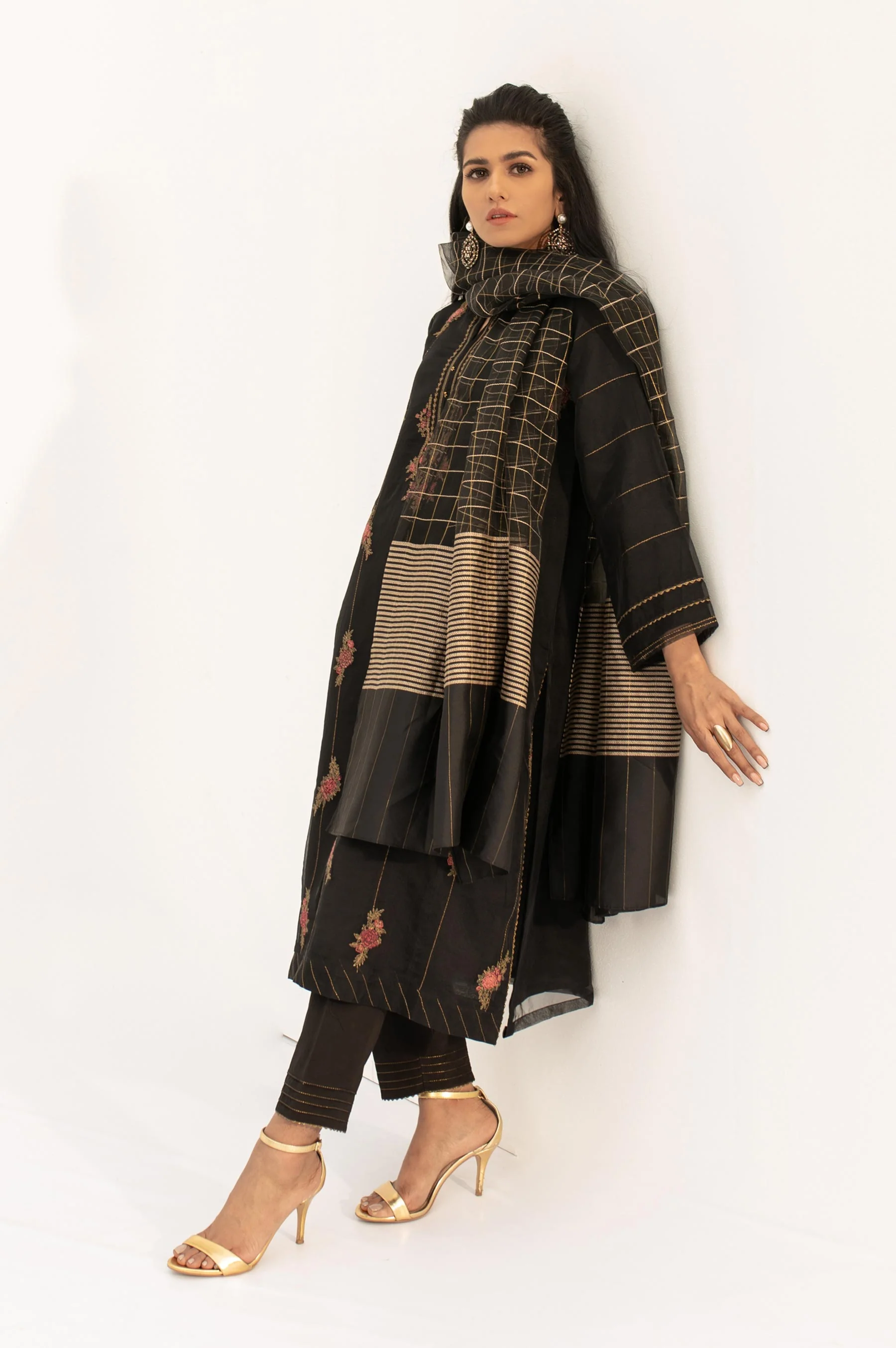 Stitched 2 Piece Embroidered Organza Outfit - Image 3