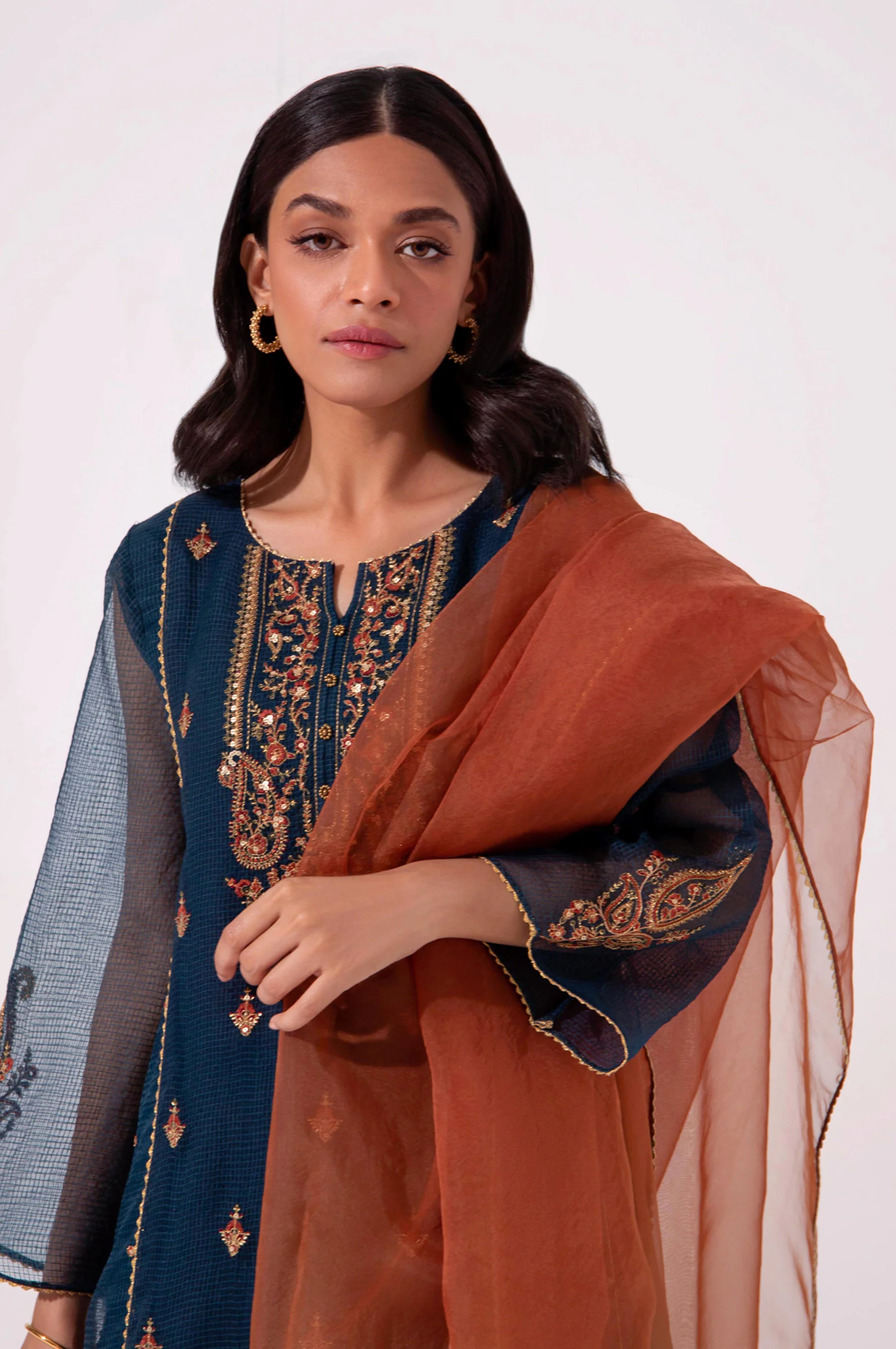 Stitched 2 Piece Embroidered Textured Organza Suit. - Image 3