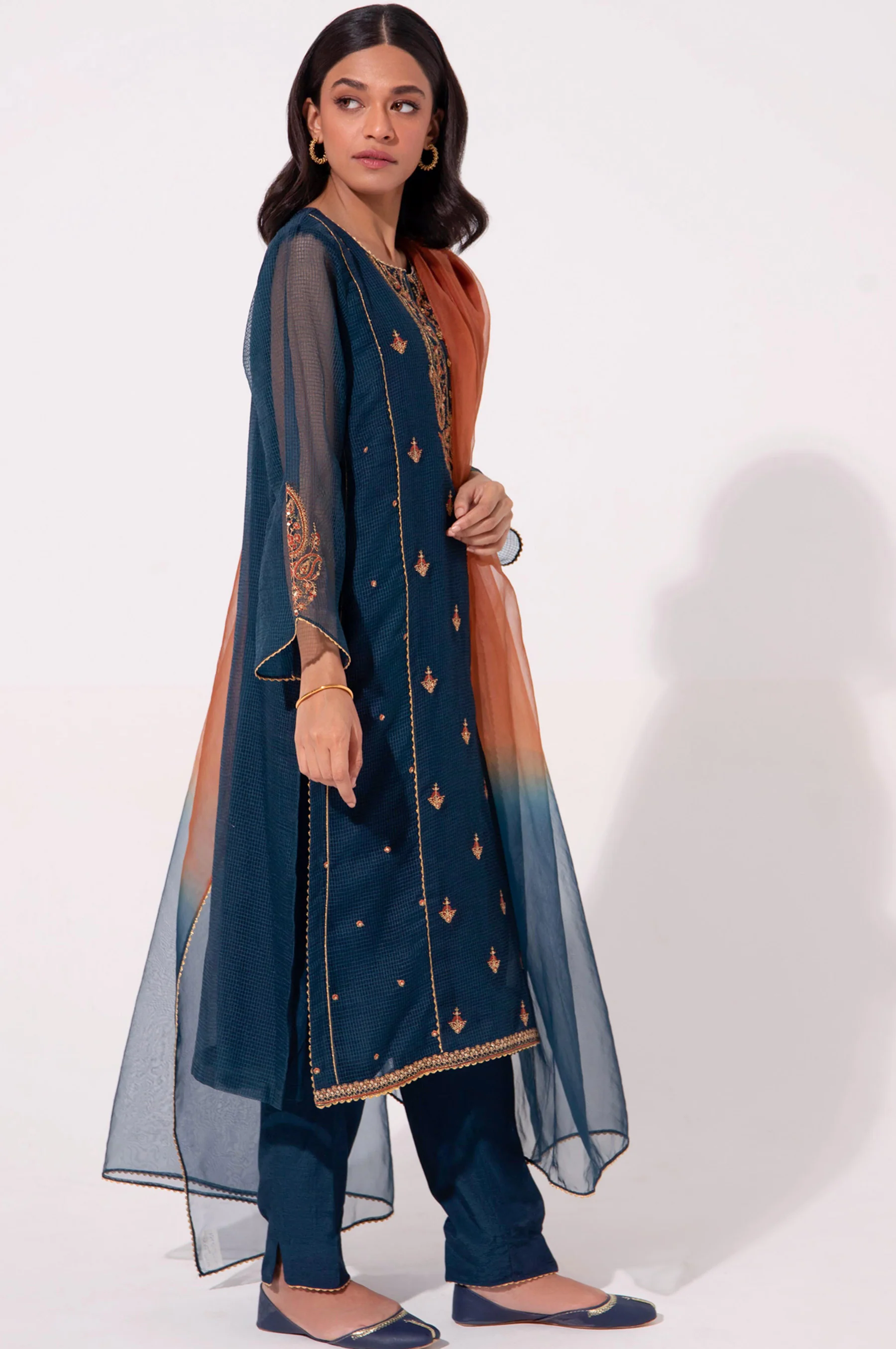 Stitched 2 Piece Embroidered Textured Organza Suit. - Image 4