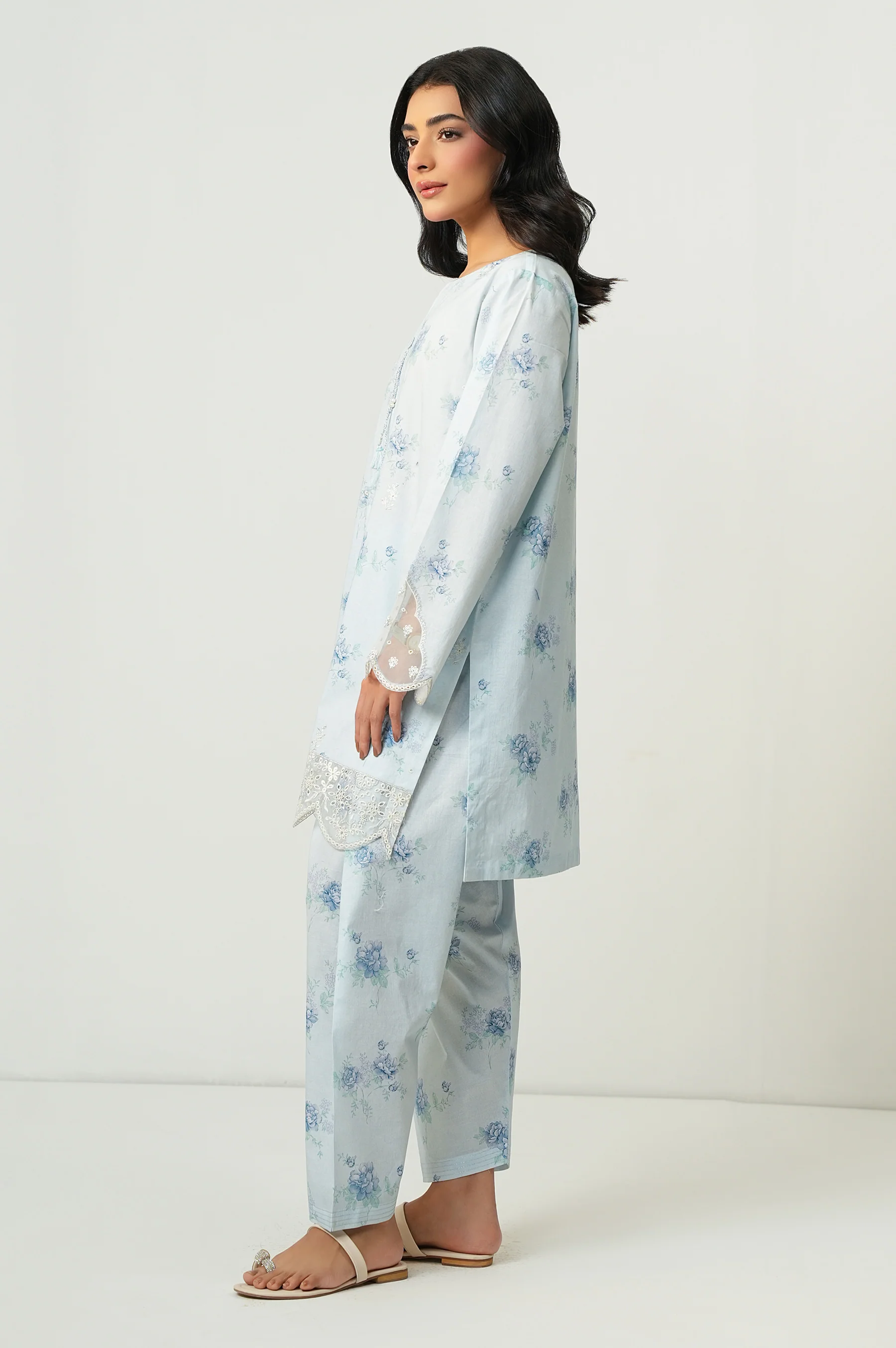 STITCHED EMBROIDERED SLUB LAWN SHIRT BOTTOM - Image 3
