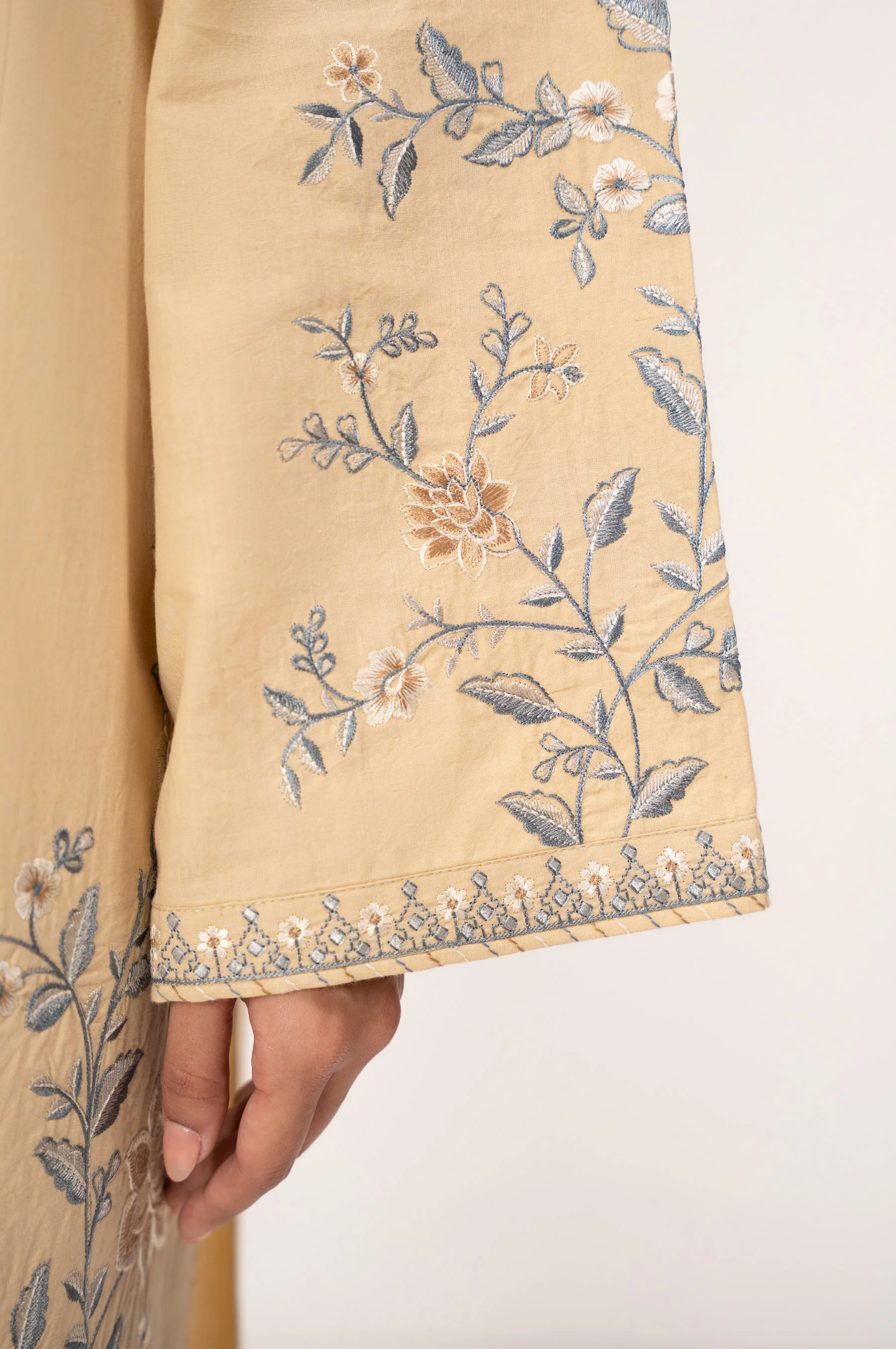 EMBROIDERED CAMBRIC STITCHED SHIRT BOTTOM - Image 2