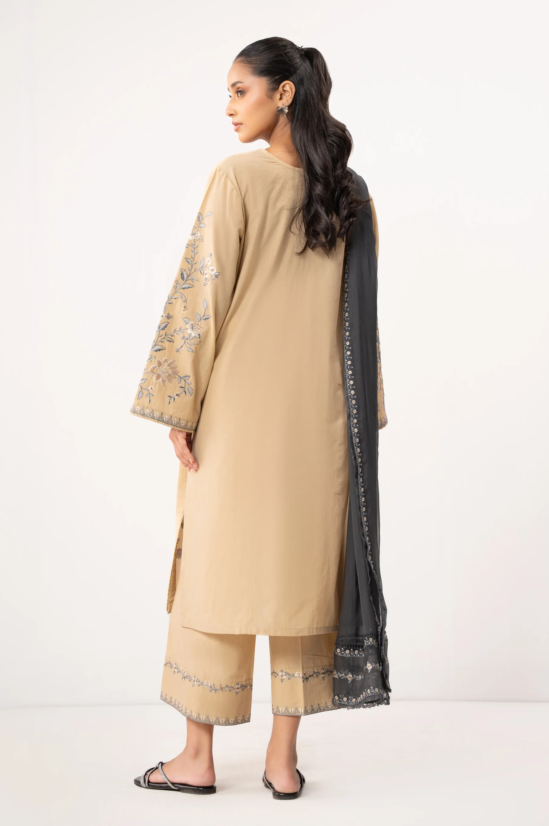 EMBROIDERED CAMBRIC STITCHED SHIRT BOTTOM - Image 4