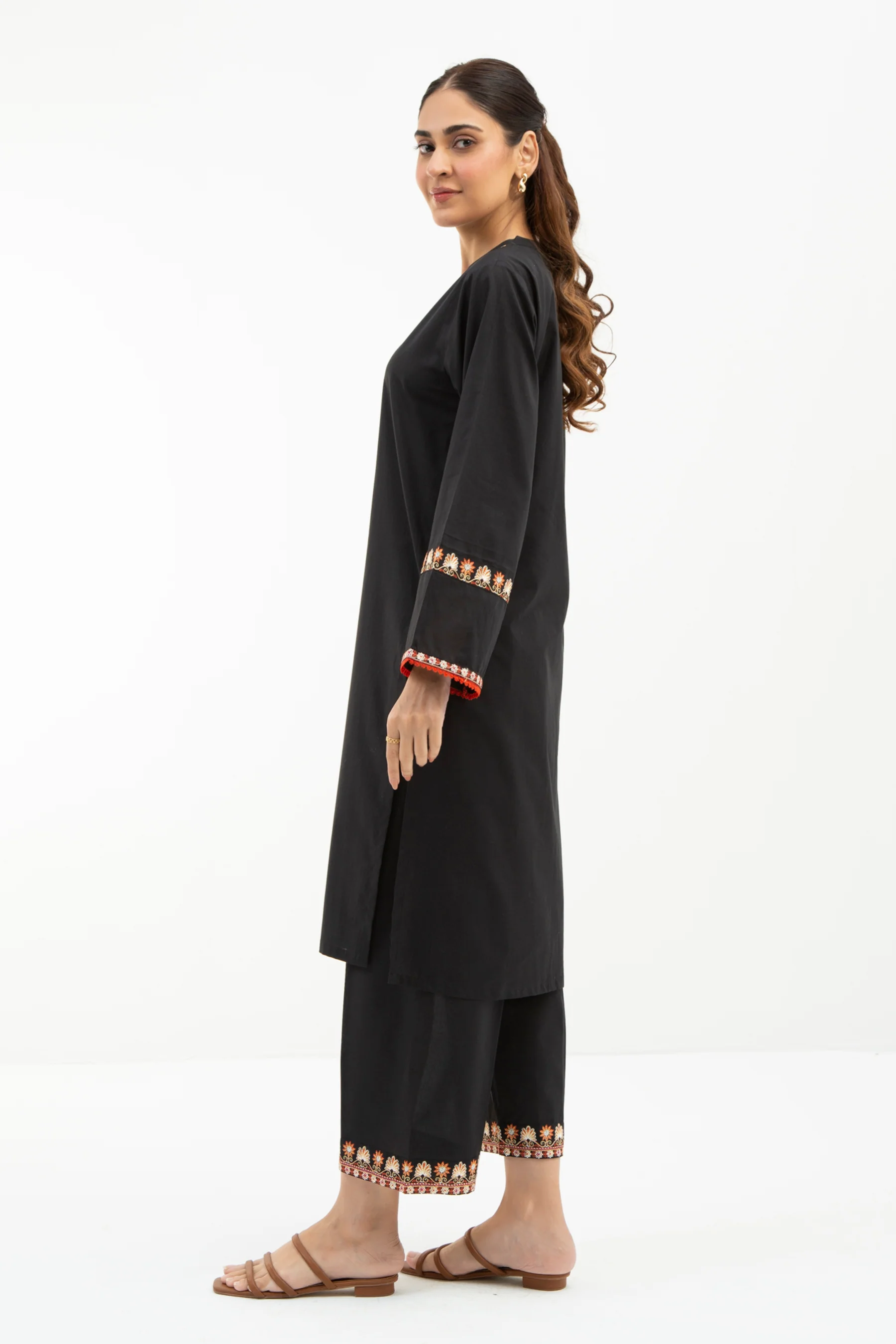 STITCHED EMBROIDERED CAMBRIC SUIT - Image 3