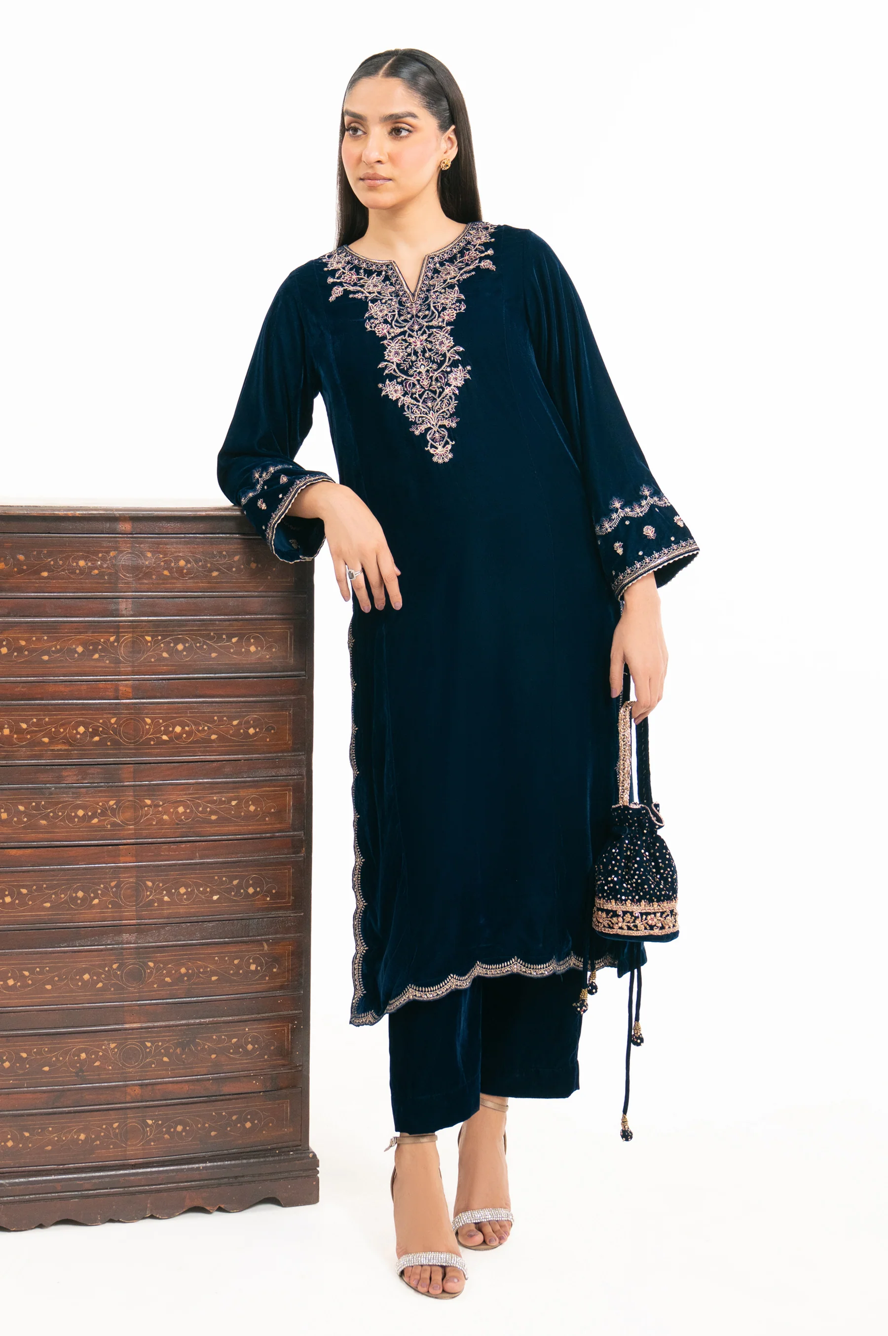 EMBROIDERED VELVET SHIRT & BOTTOM - Image 8