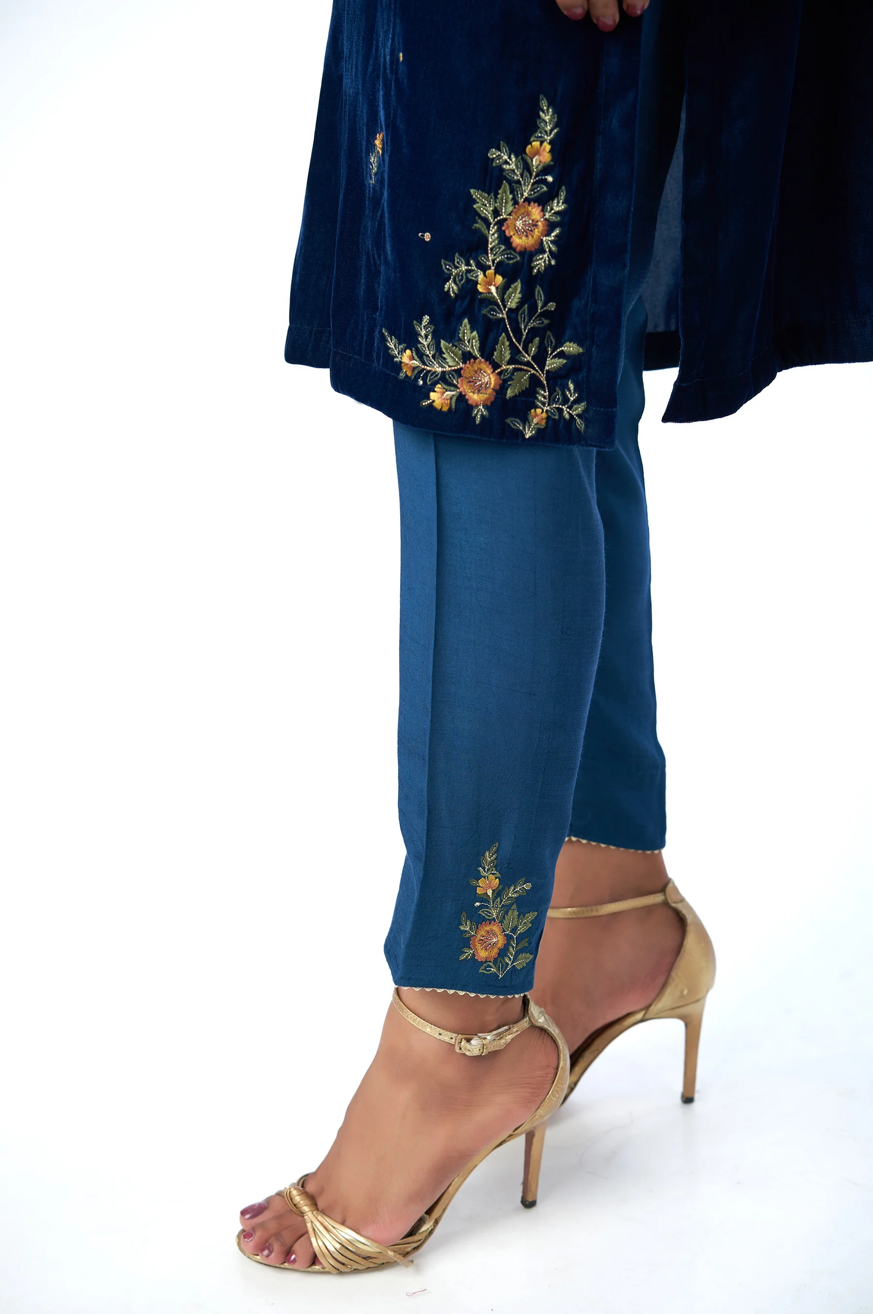 Stitched 2 Piece Velvet Embroidered Suit - Image 6