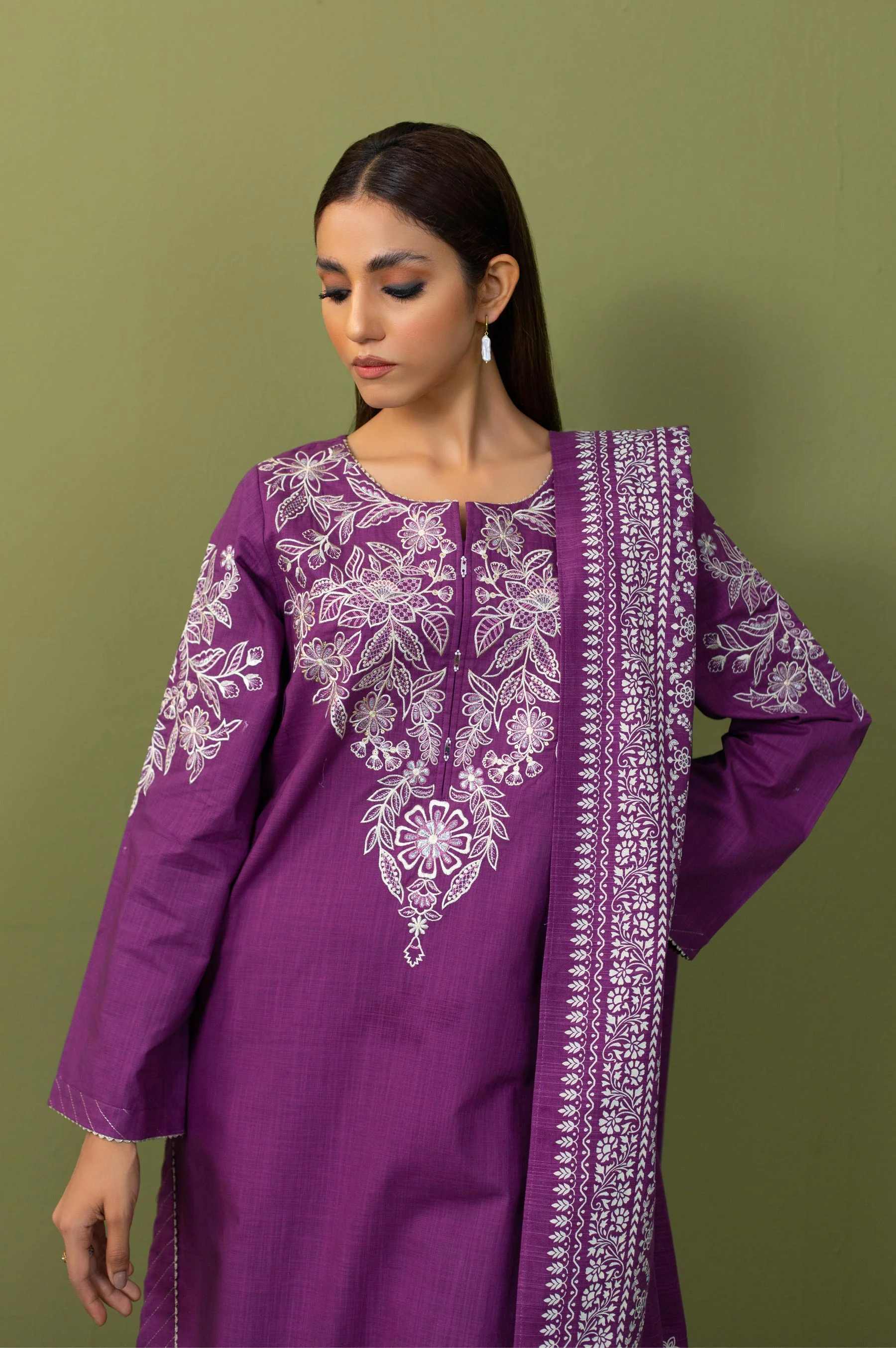 EMBROIDERED SUIT - Image 3