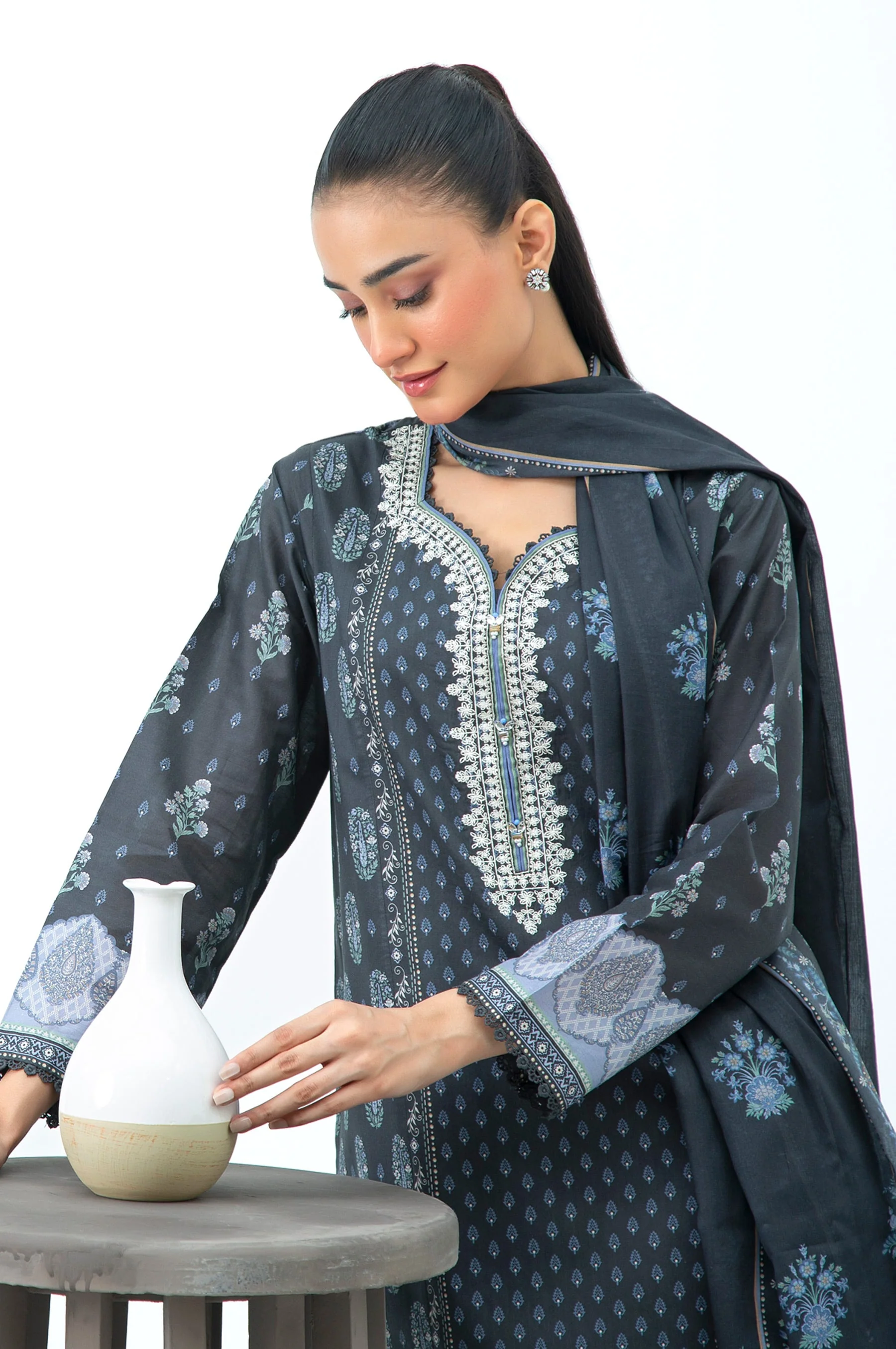 STITCHED EMBROIDERED LAWN SUIT (FACTORY E-OUTLET) - Image 8