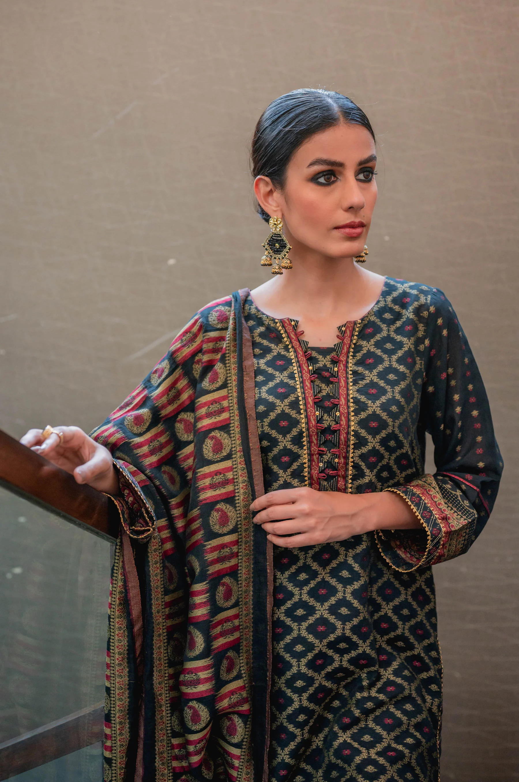 Stitched 3 Piece Jacquard Suit - Image 4