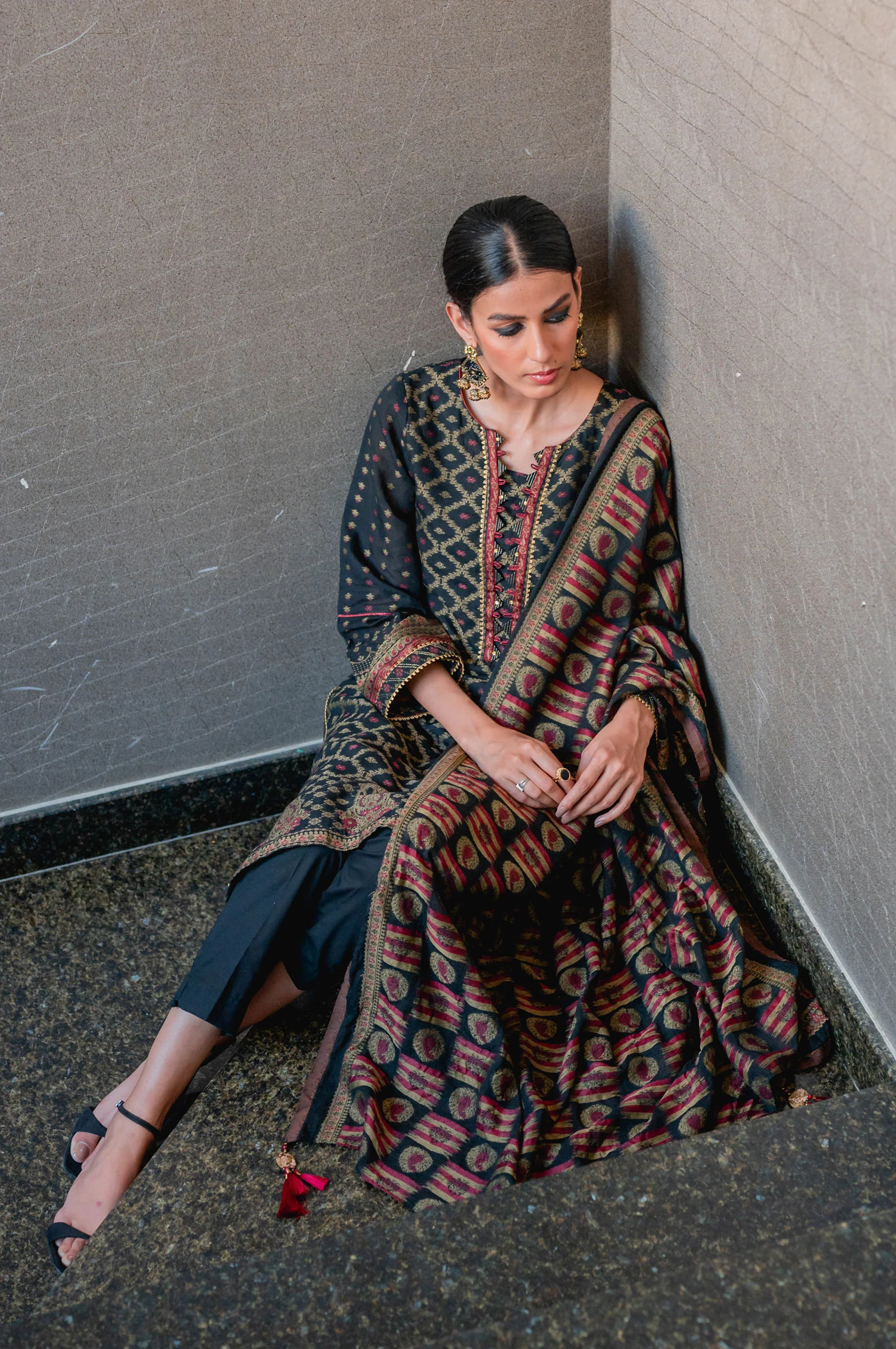 Stitched 3 Piece Jacquard Suit - Image 5