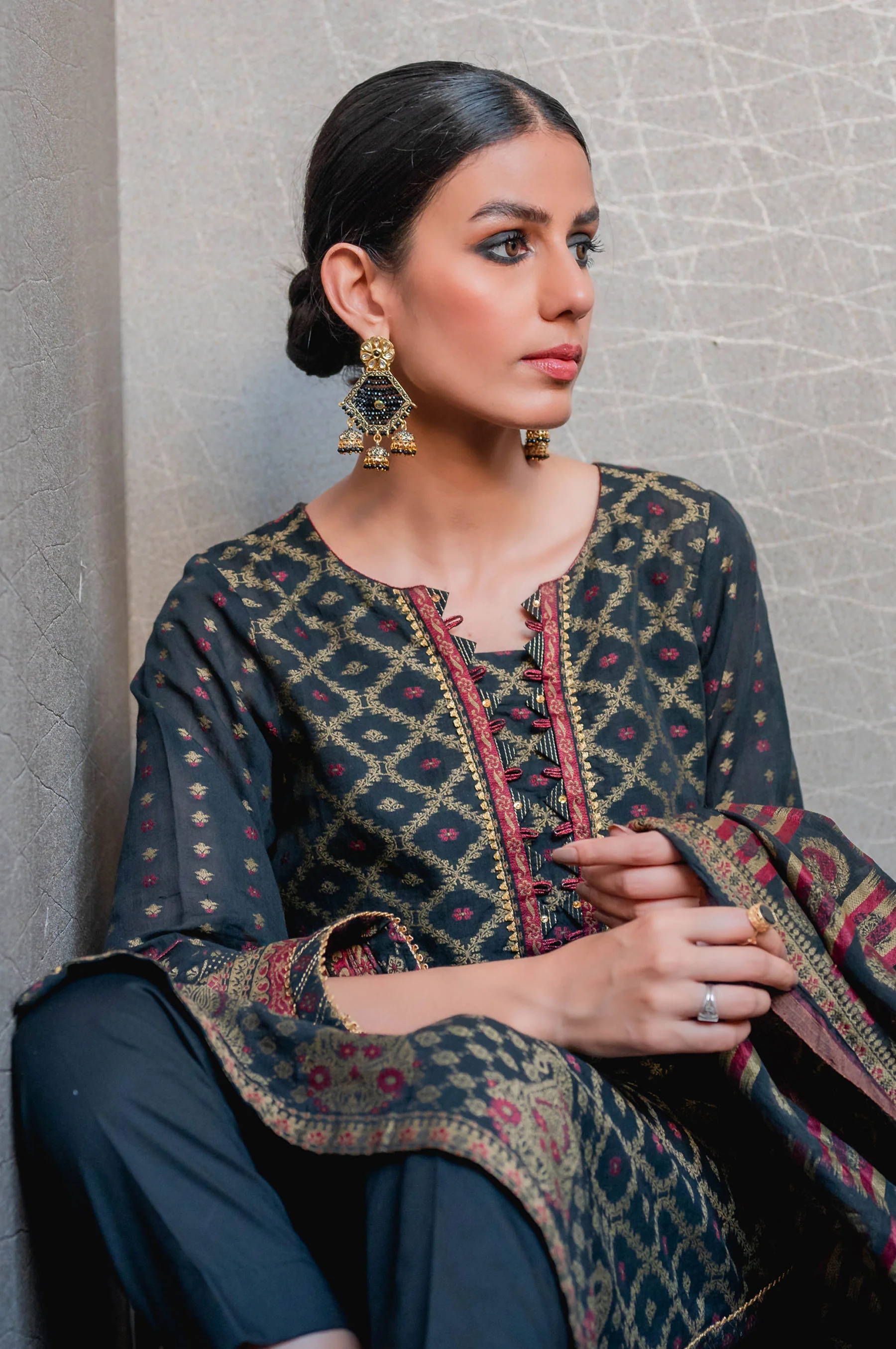 Stitched 3 Piece Jacquard Suit - Image 6
