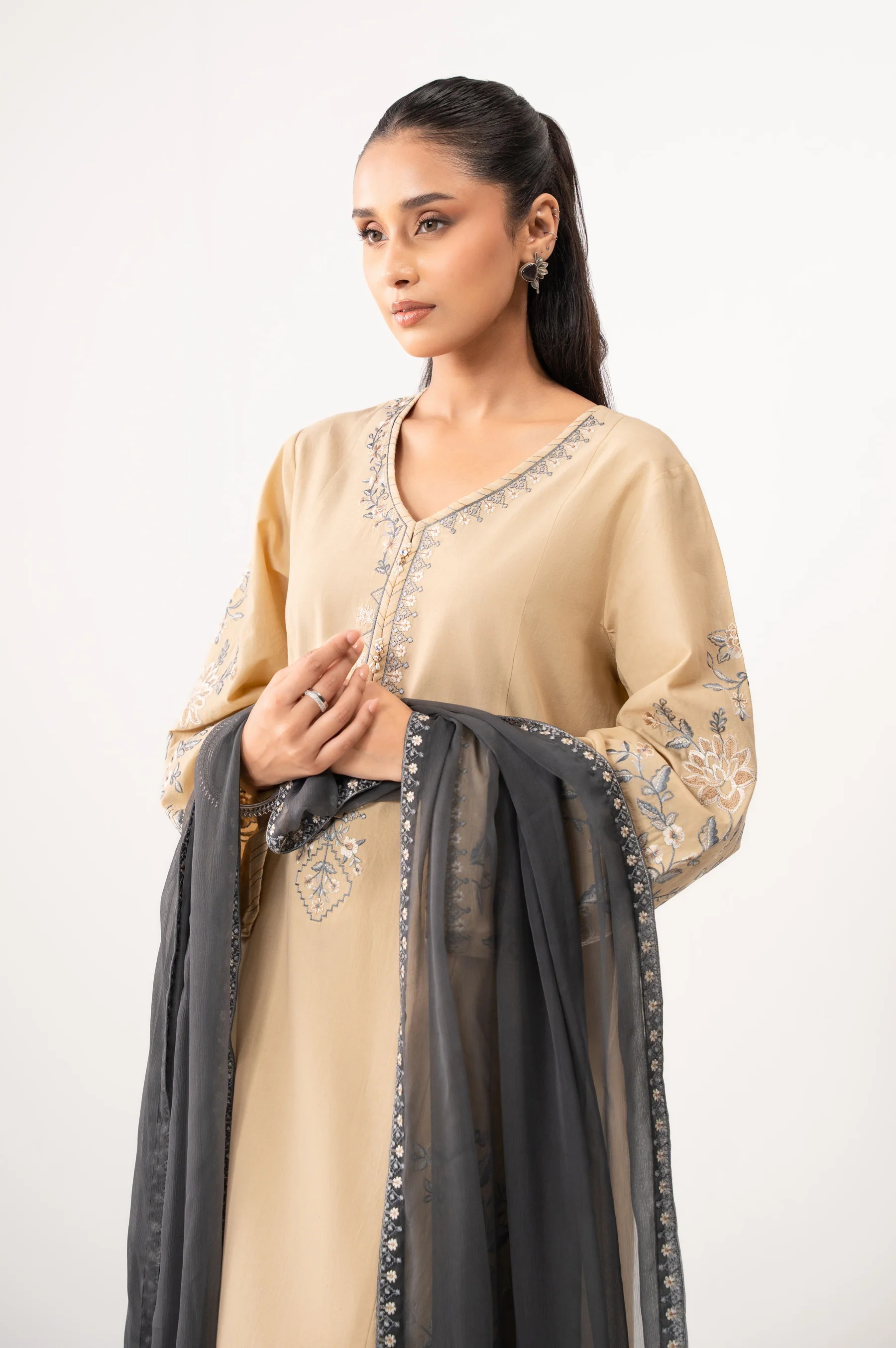 STITCHED EMBROIDERED CAMBRIC SUIT - Image 2